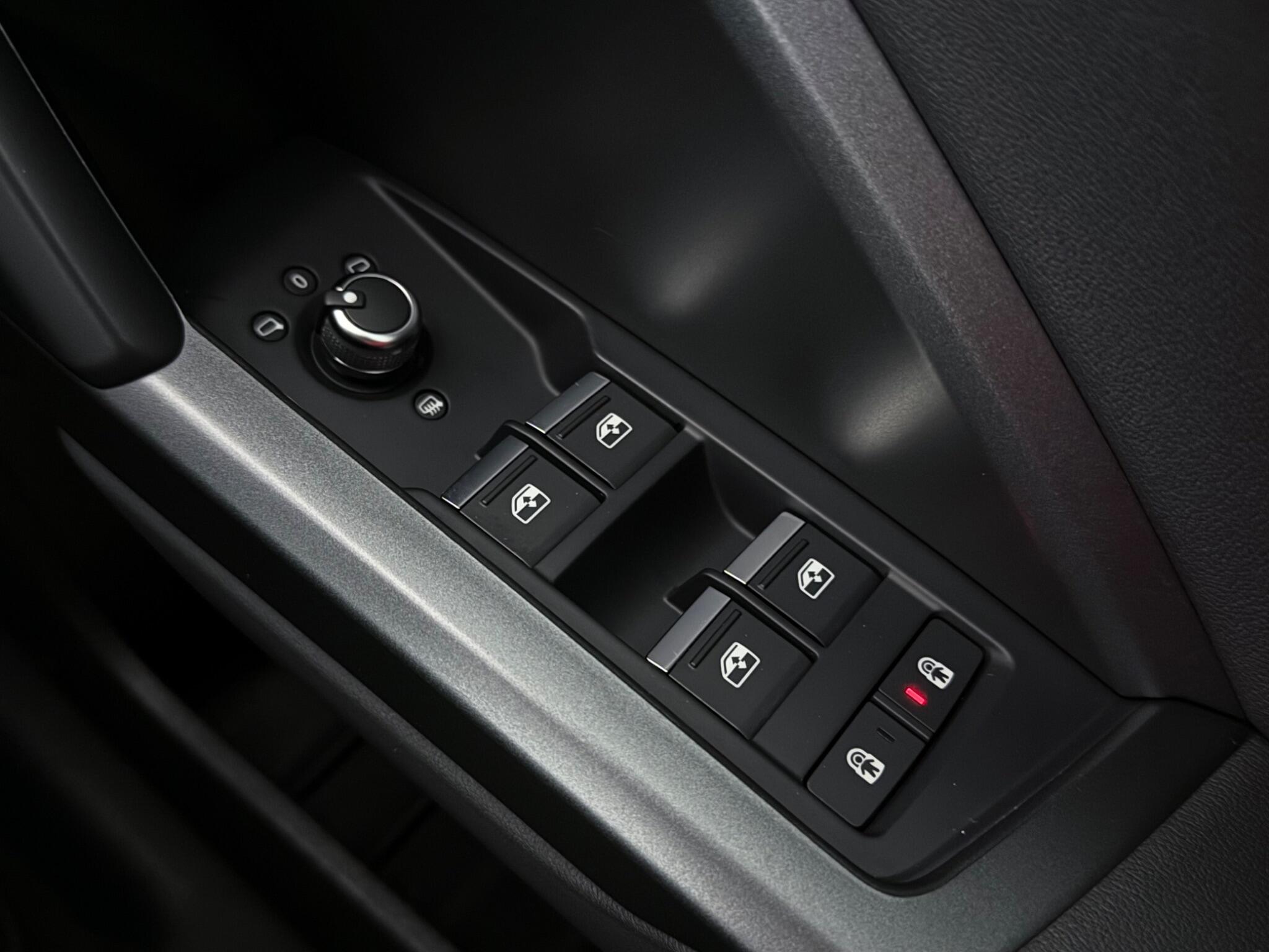 Audi Q3 view 26