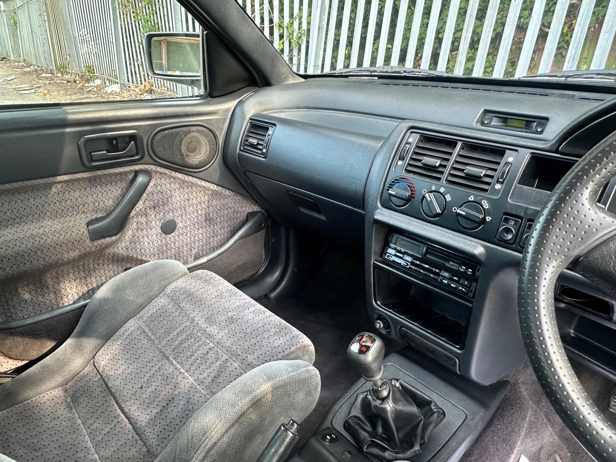 Ford Escort view 21