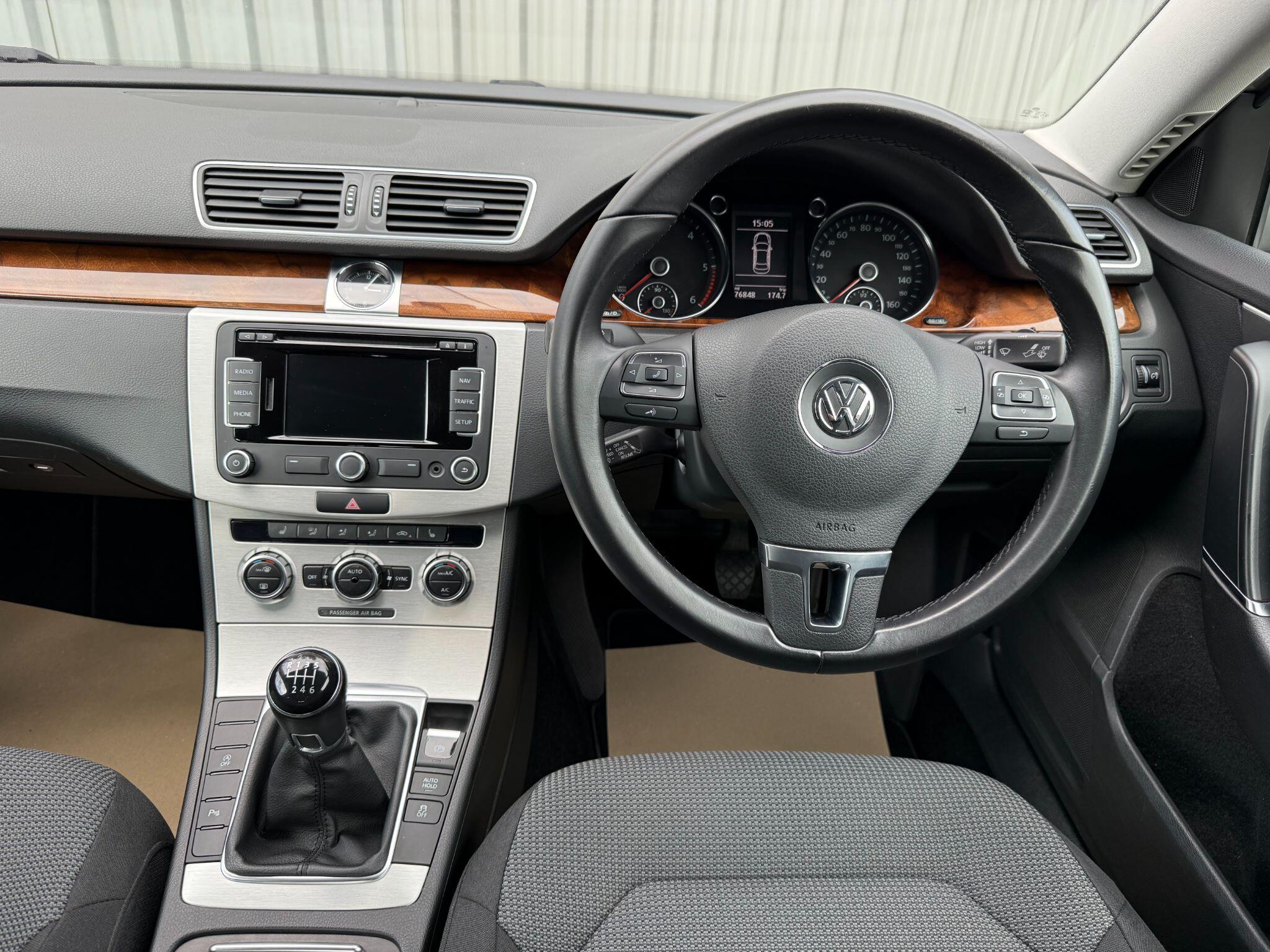 Volkswagen Passat view 23