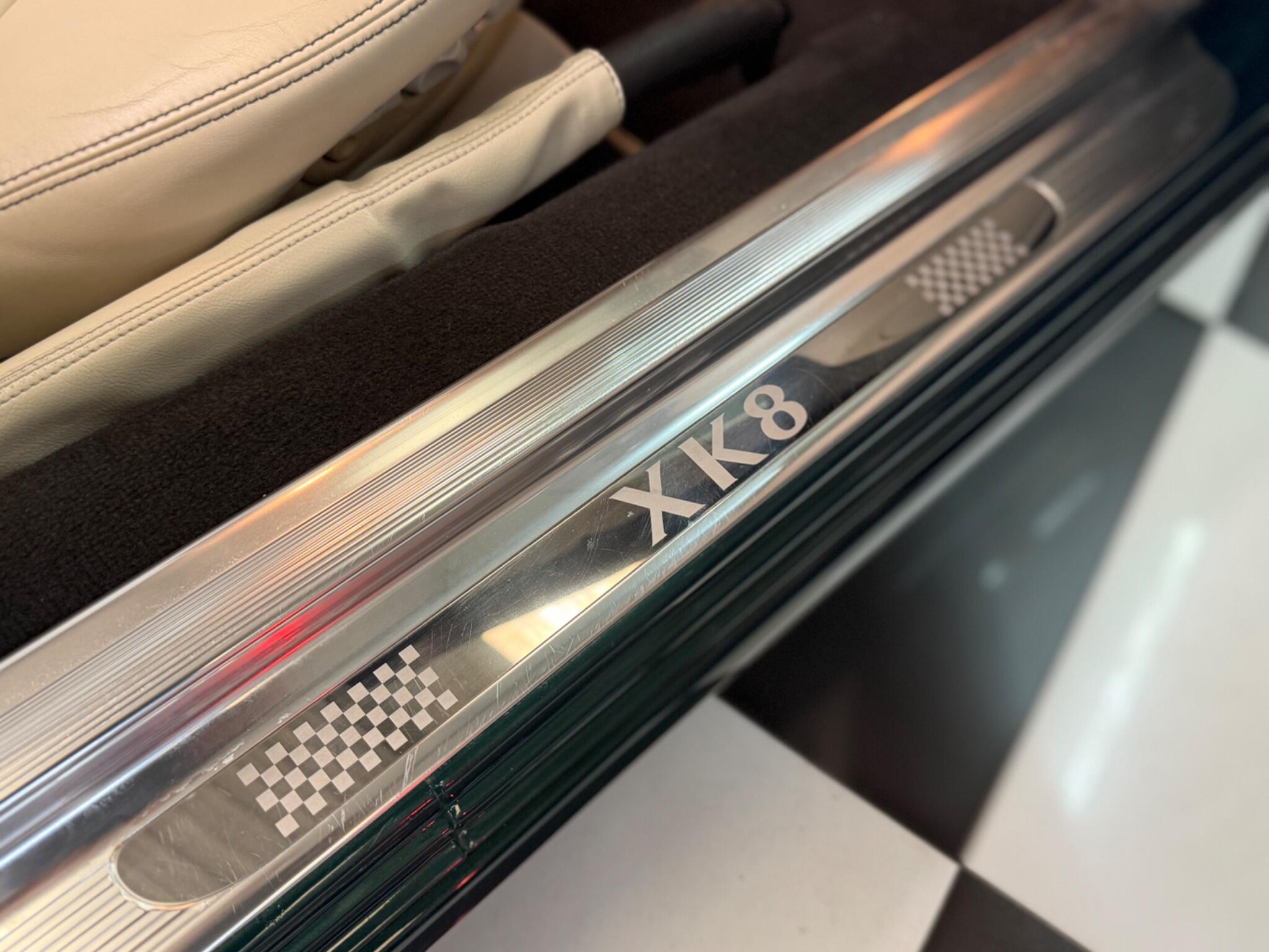 Jaguar XK8 view 18