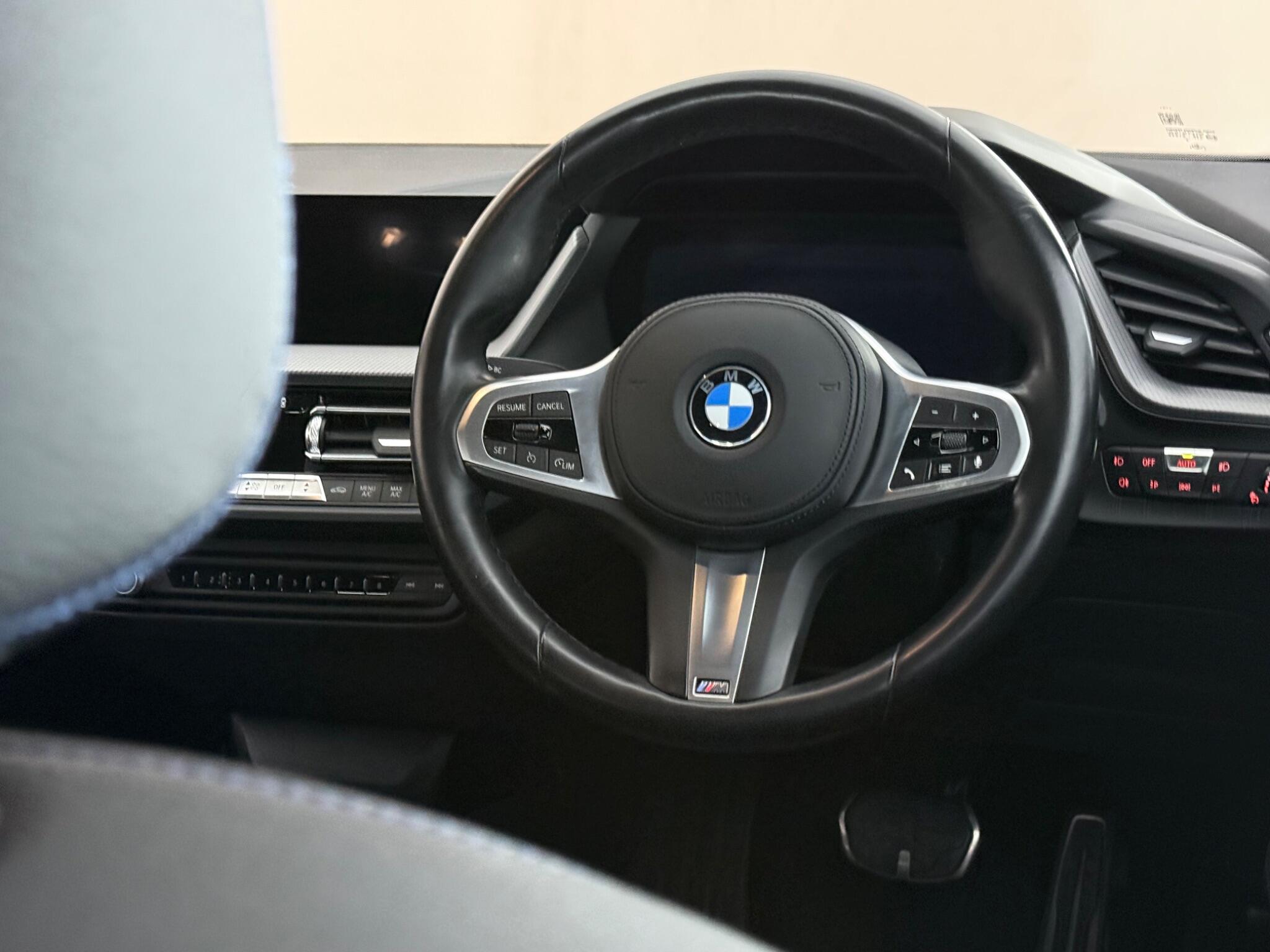 BMW 1 Series view 13