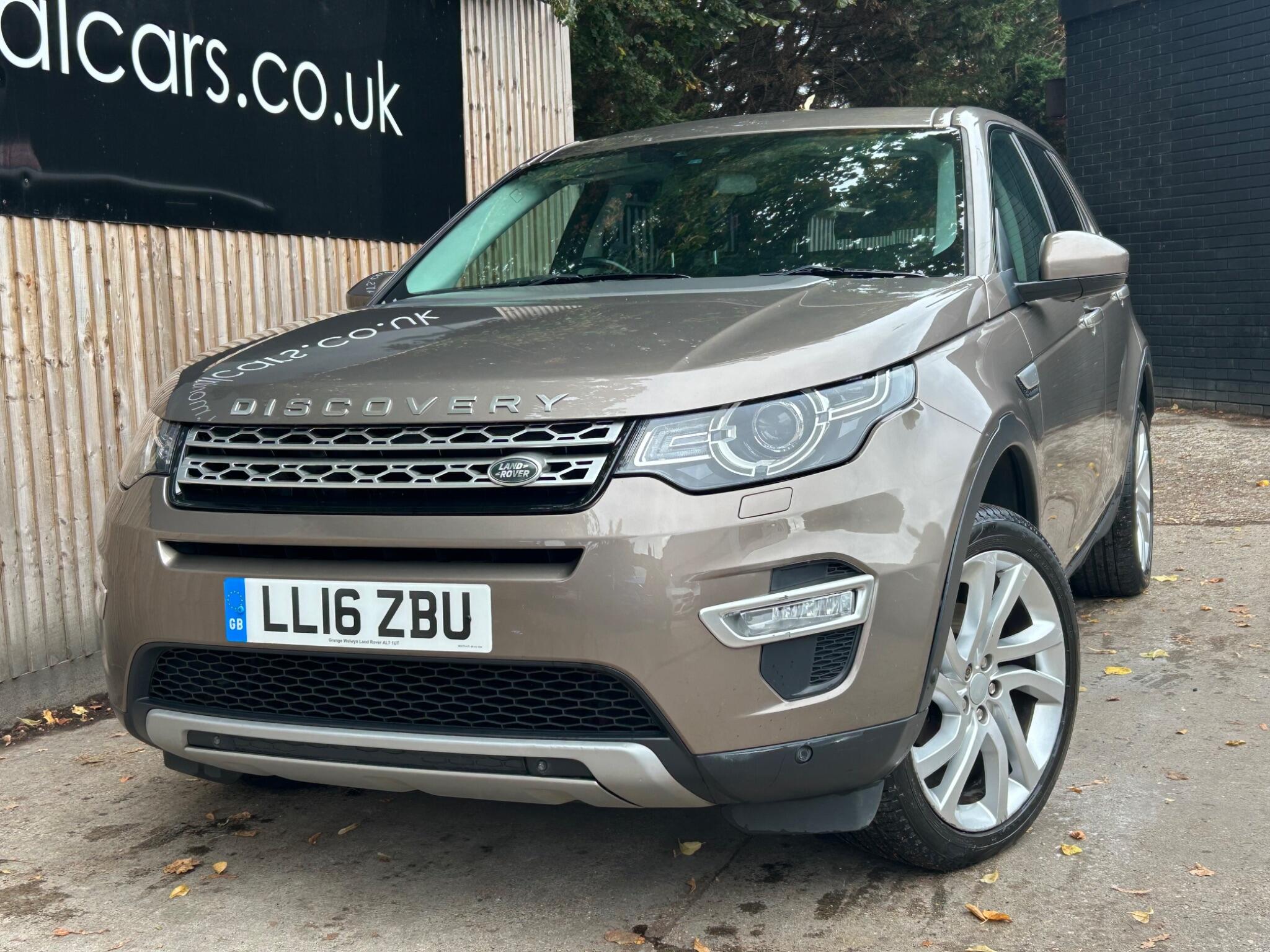 Land Rover Discovery Sport view 2