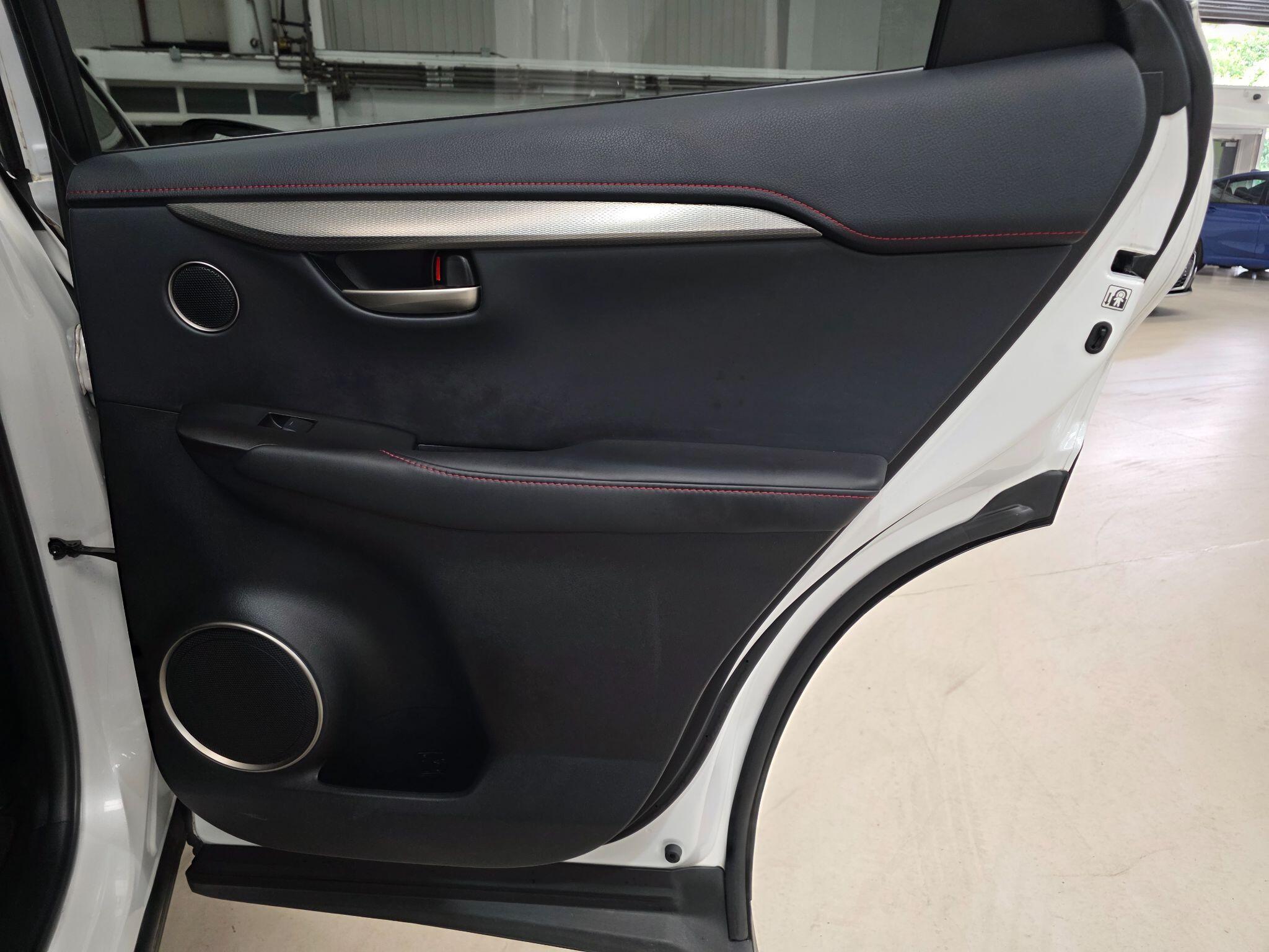 Lexus NX view 25
