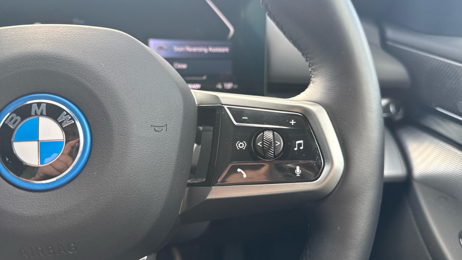 BMW i5 view 18
