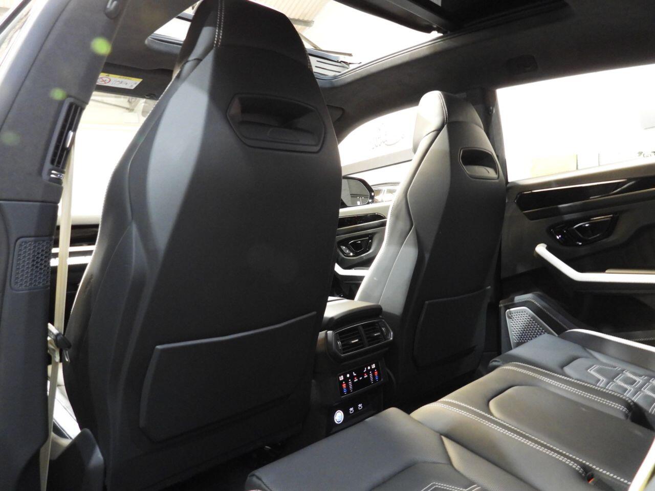 Lamborghini Urus view 34