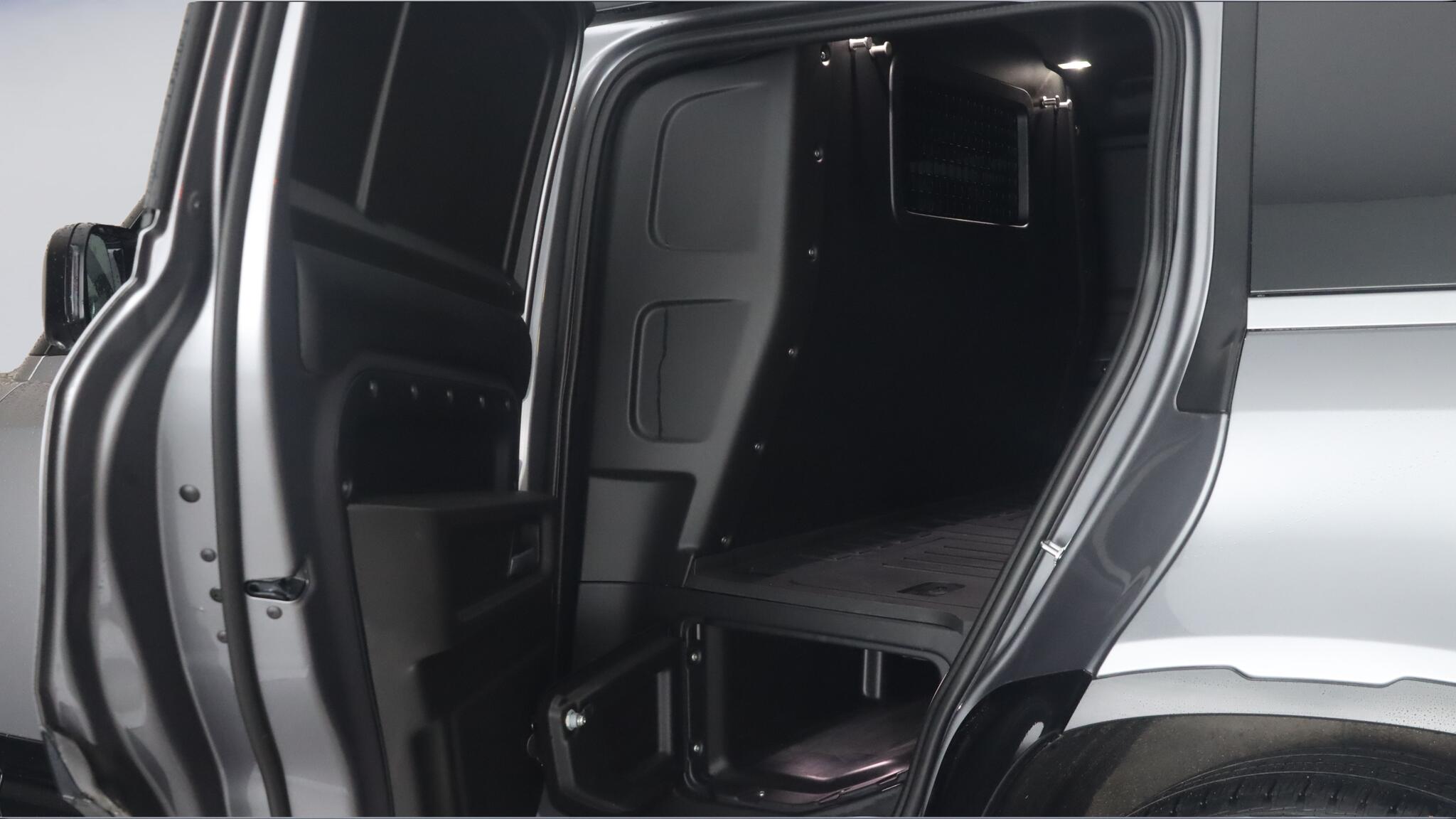 Land Rover Defender view 5