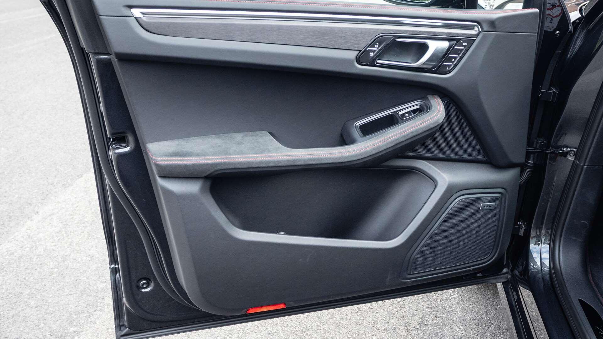 Porsche Macan view 28