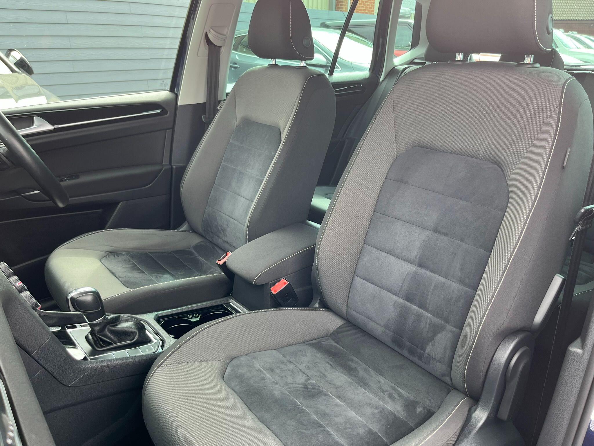 Volkswagen Golf SV view 32