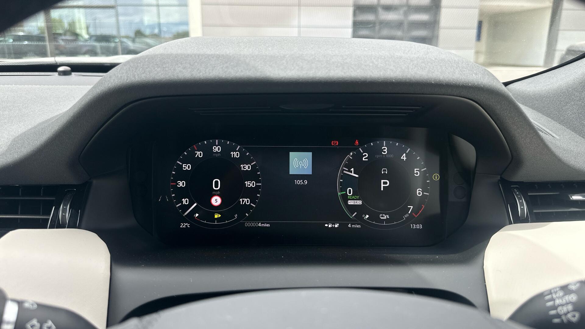 Land Rover Discovery Sport view 13