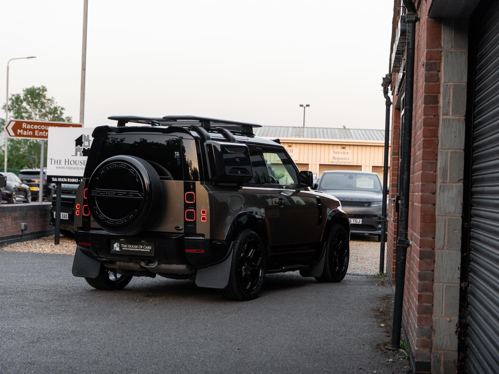 Land Rover Defender 90 view 15