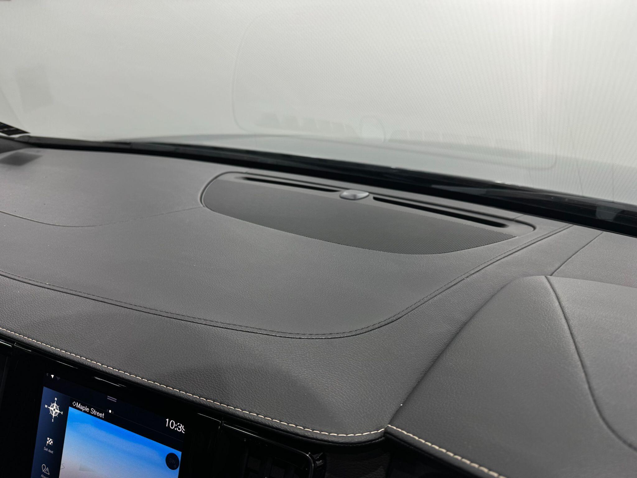 Volvo S90 view 29