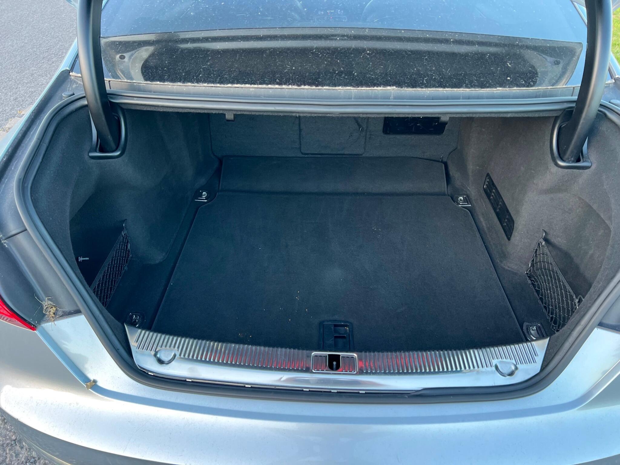 Audi A8 view 22