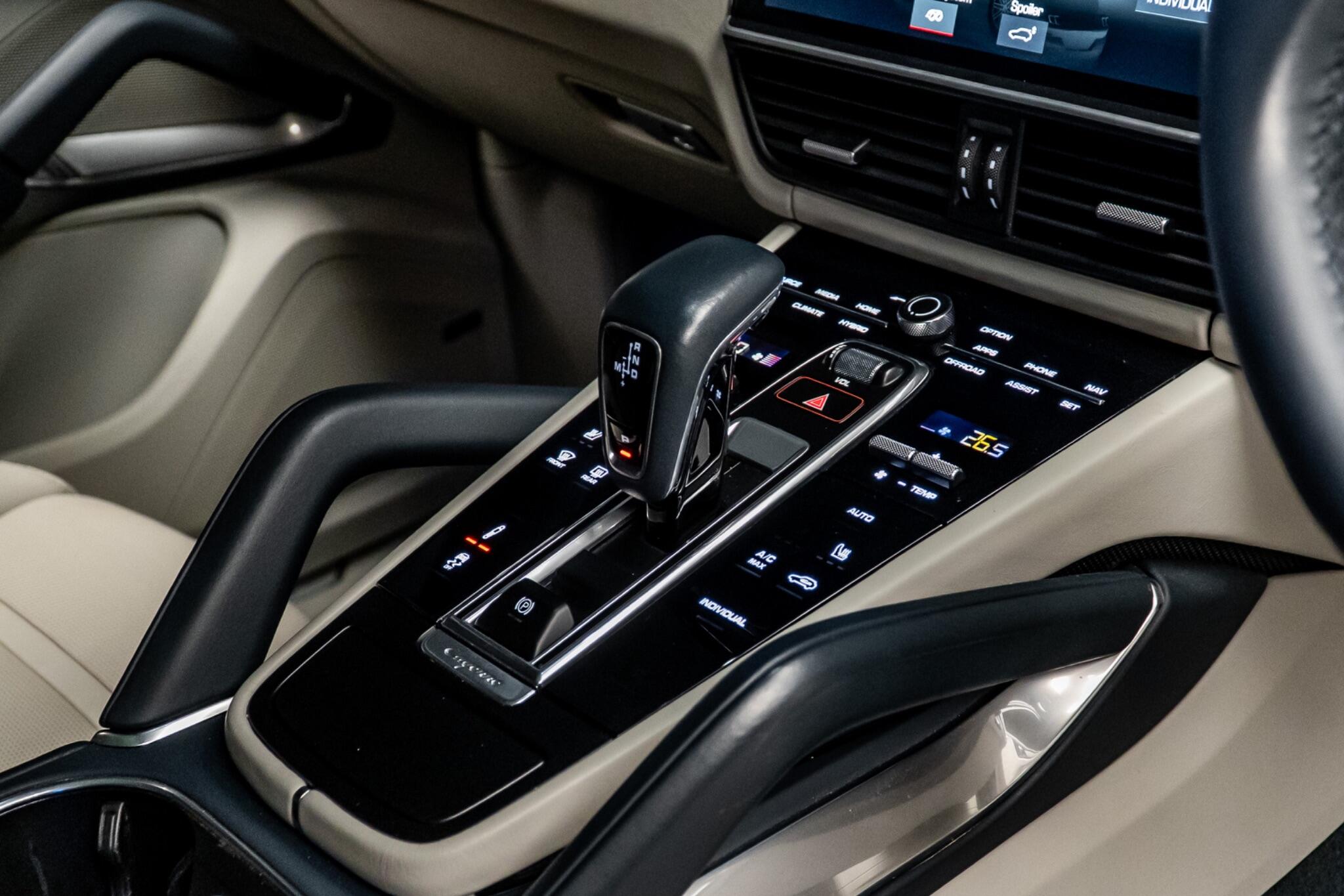 Porsche Cayenne view 34
