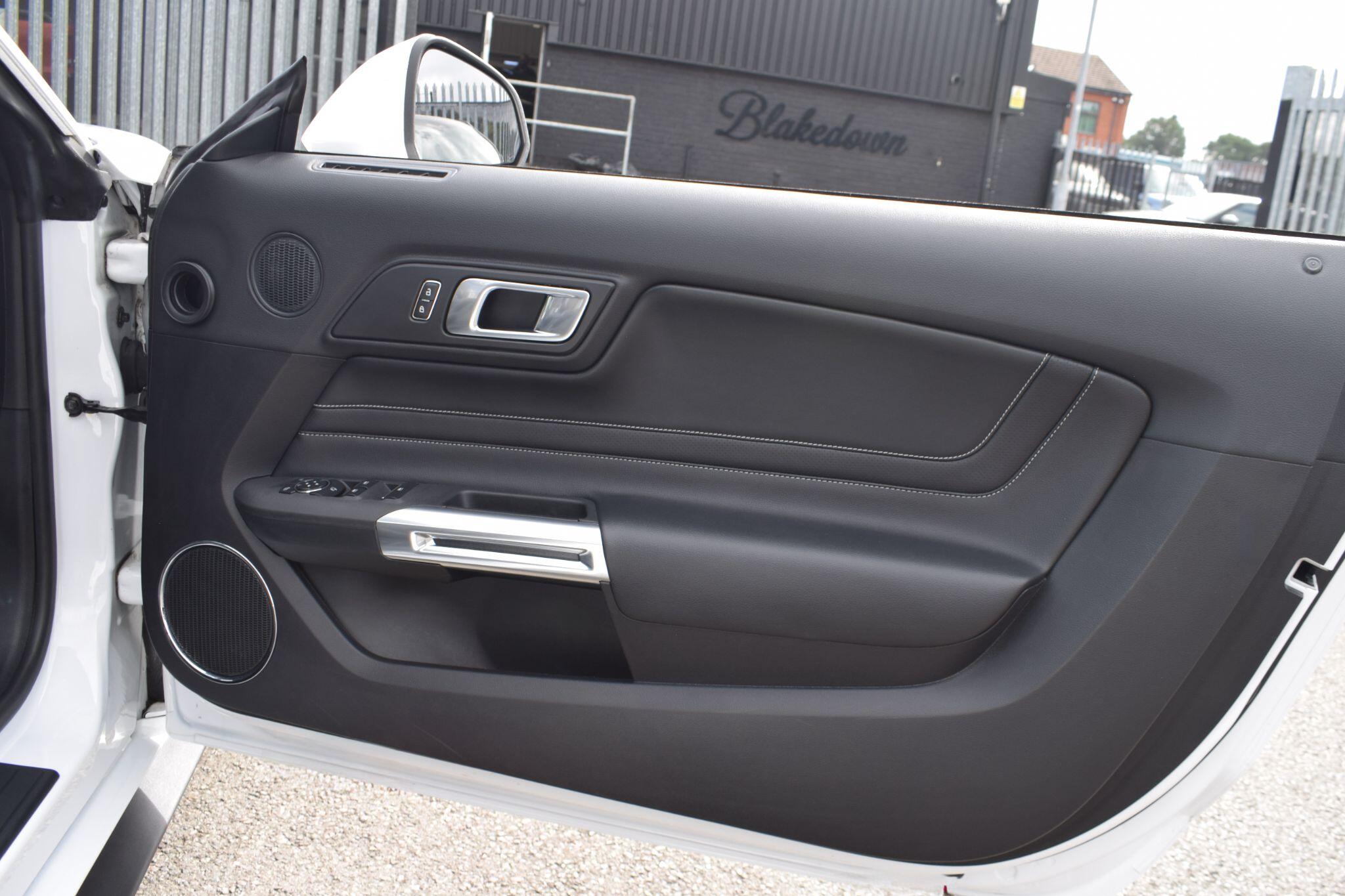 Ford Mustang view 27