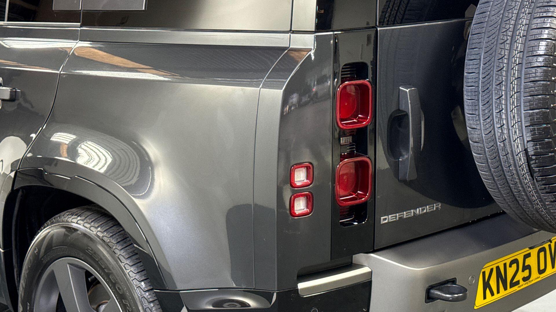 Land Rover Defender view 19