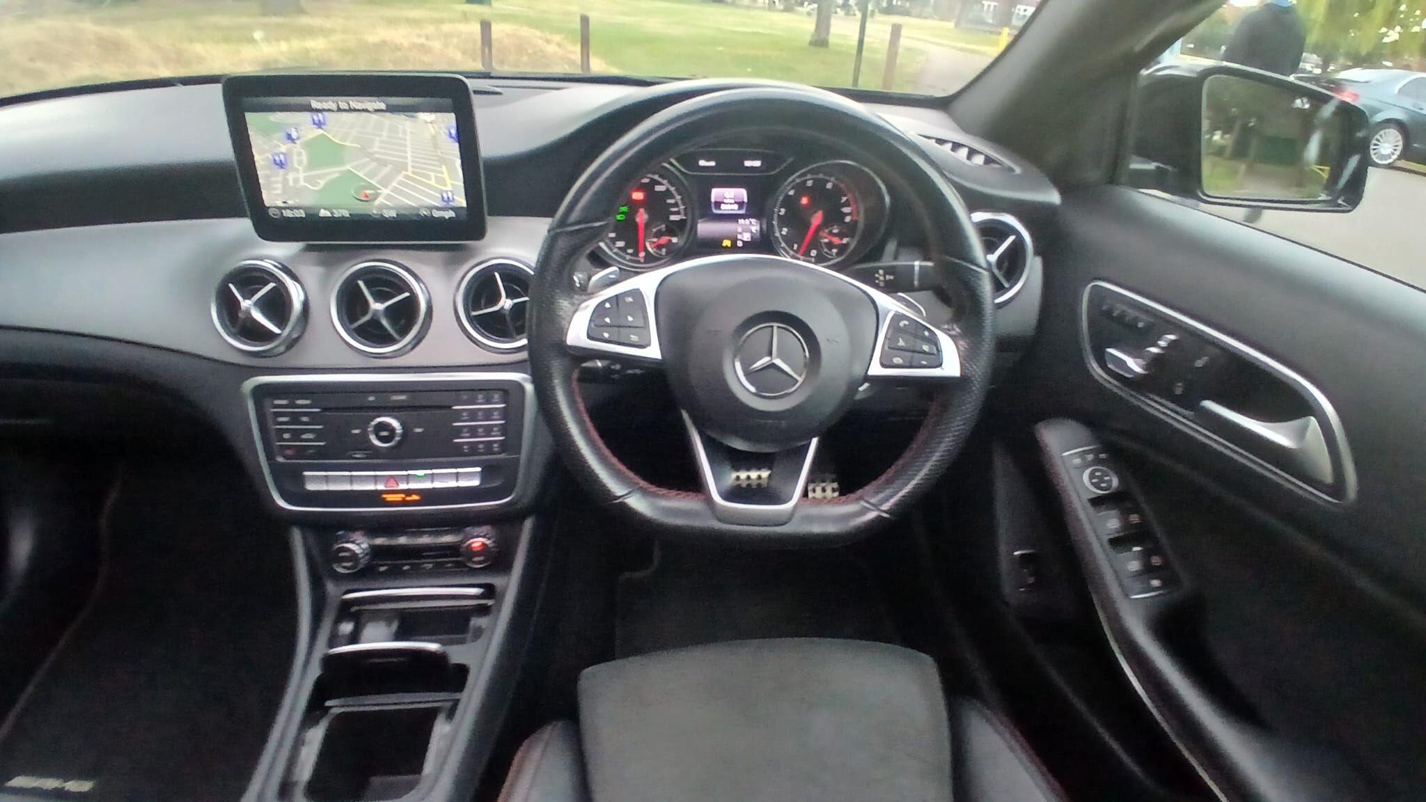 Mercedes-Benz Gla view 26