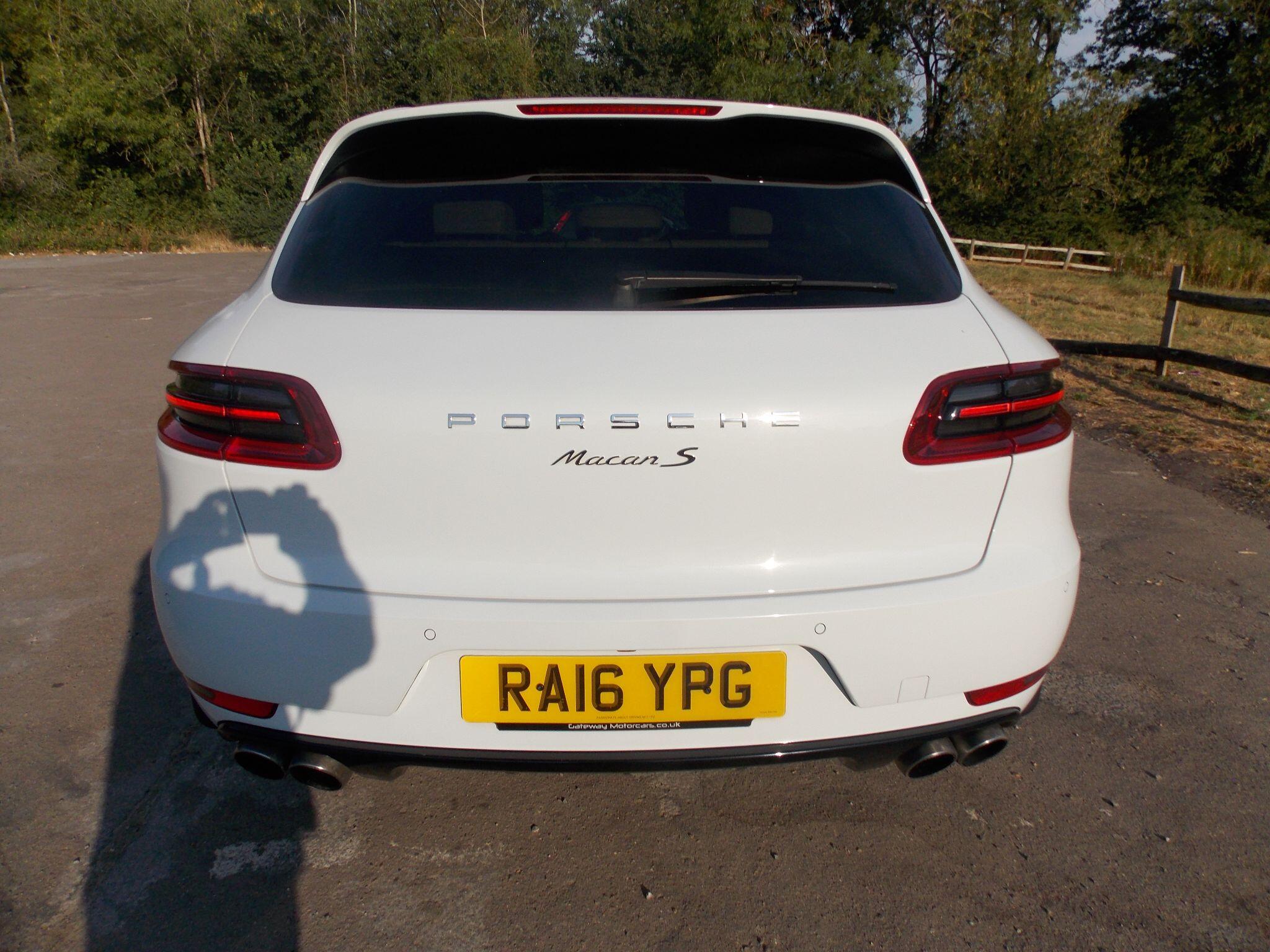 Porsche Macan view 62