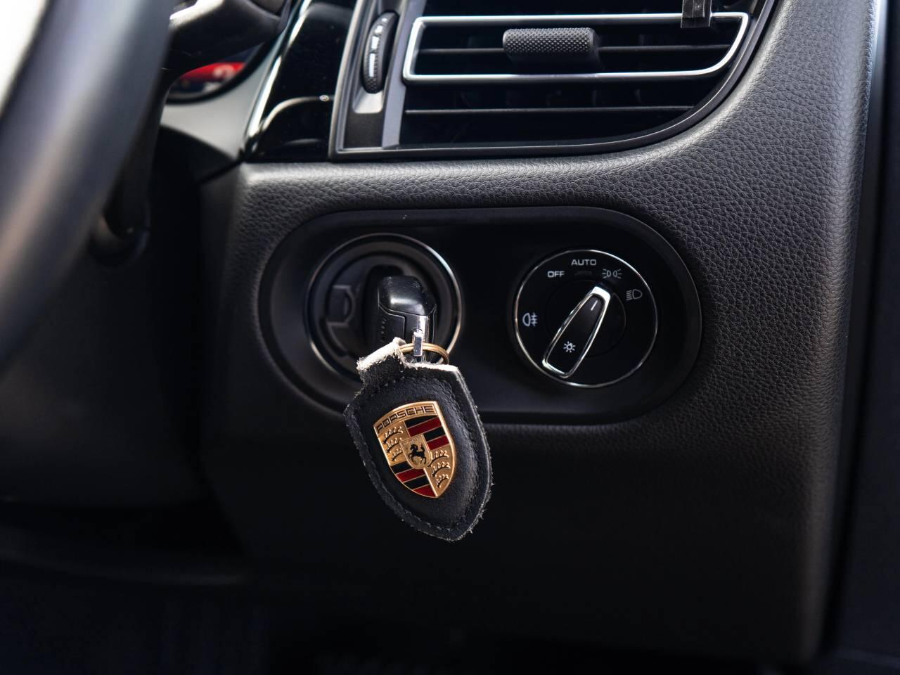 Porsche Macan view 23