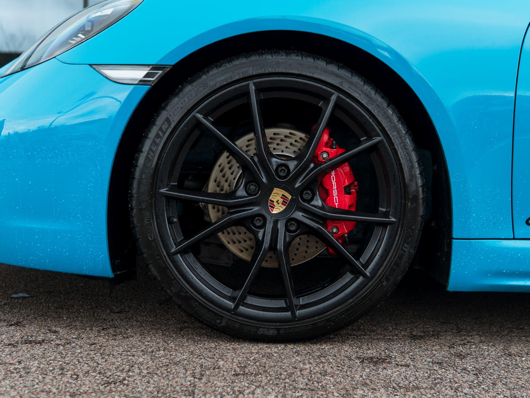 Porsche Cayman view 21