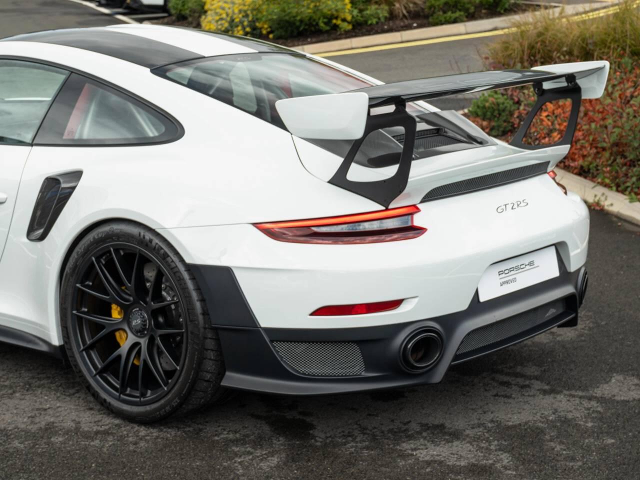 Porsche 911 view 20