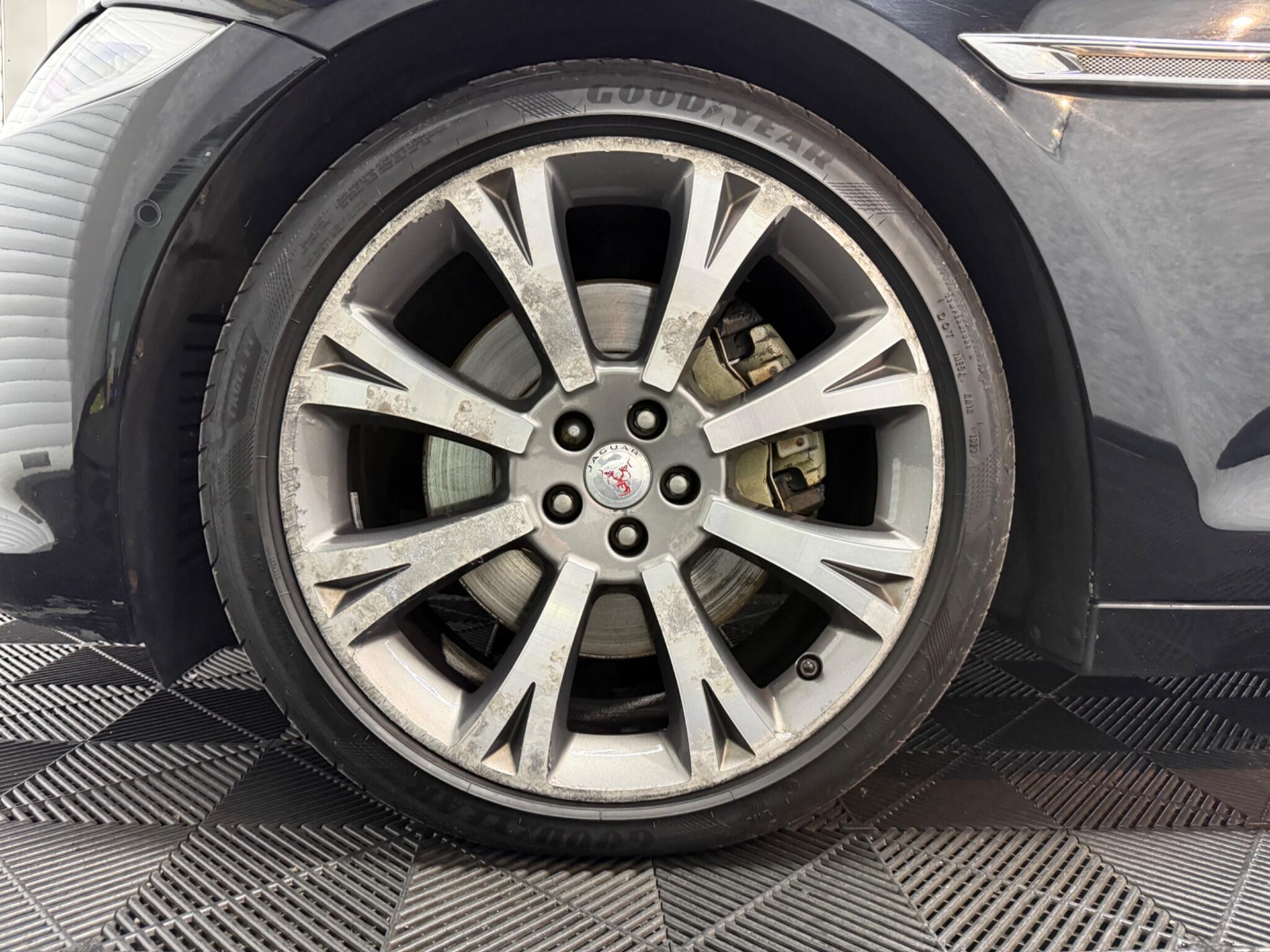 Jaguar XJ view 35