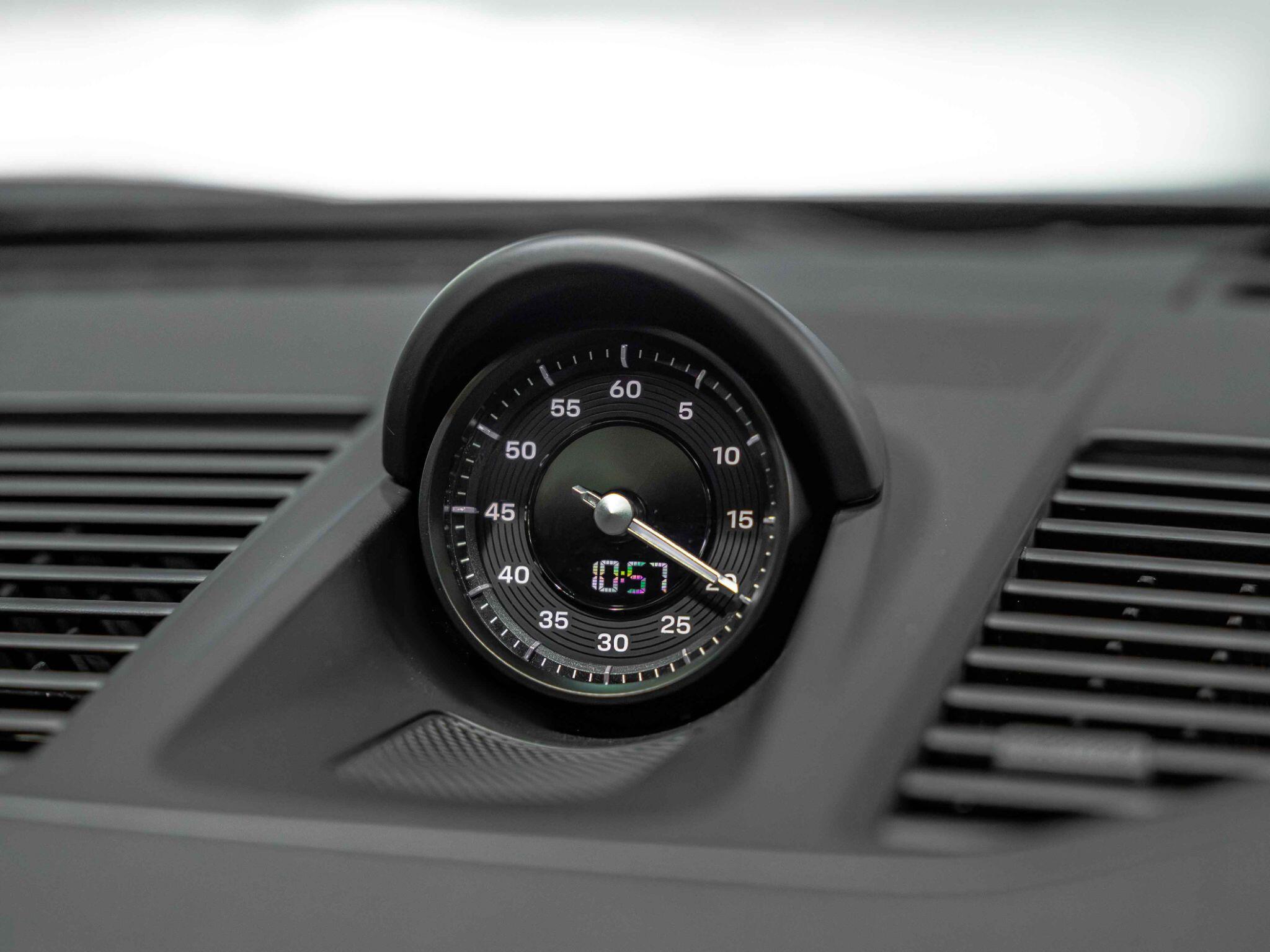 Porsche 911 view 19