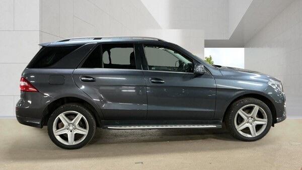 Mercedes-Benz M Class view 8