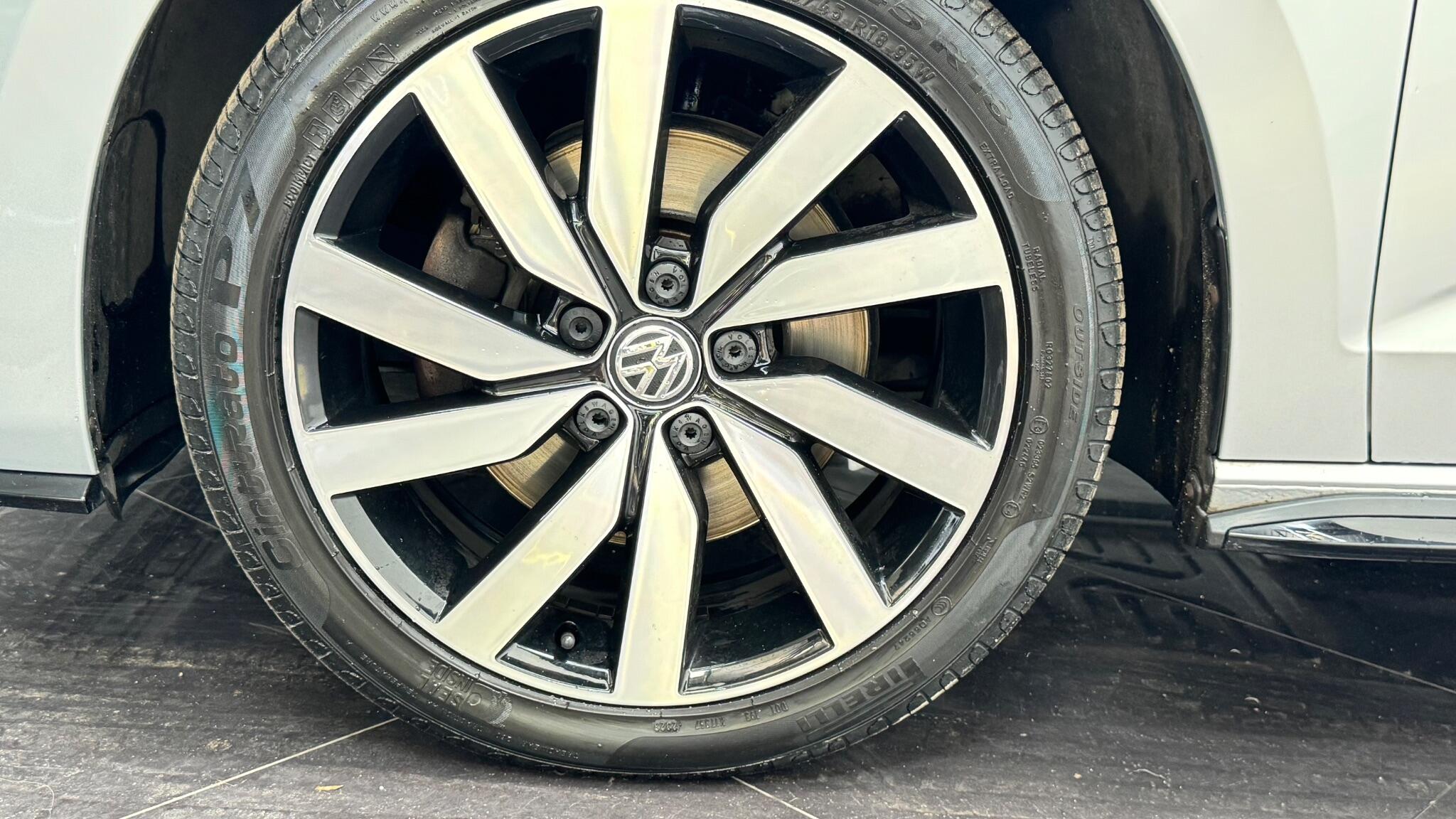 Volkswagen Touran view 20