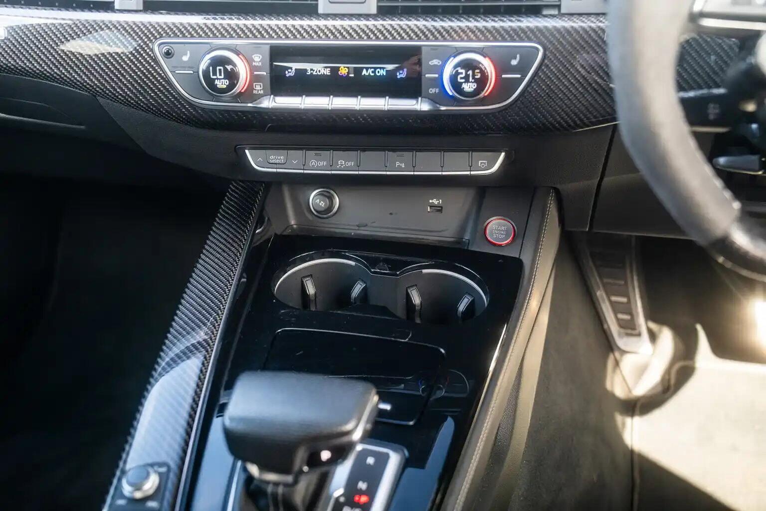 Audi RS4 Avant view 33