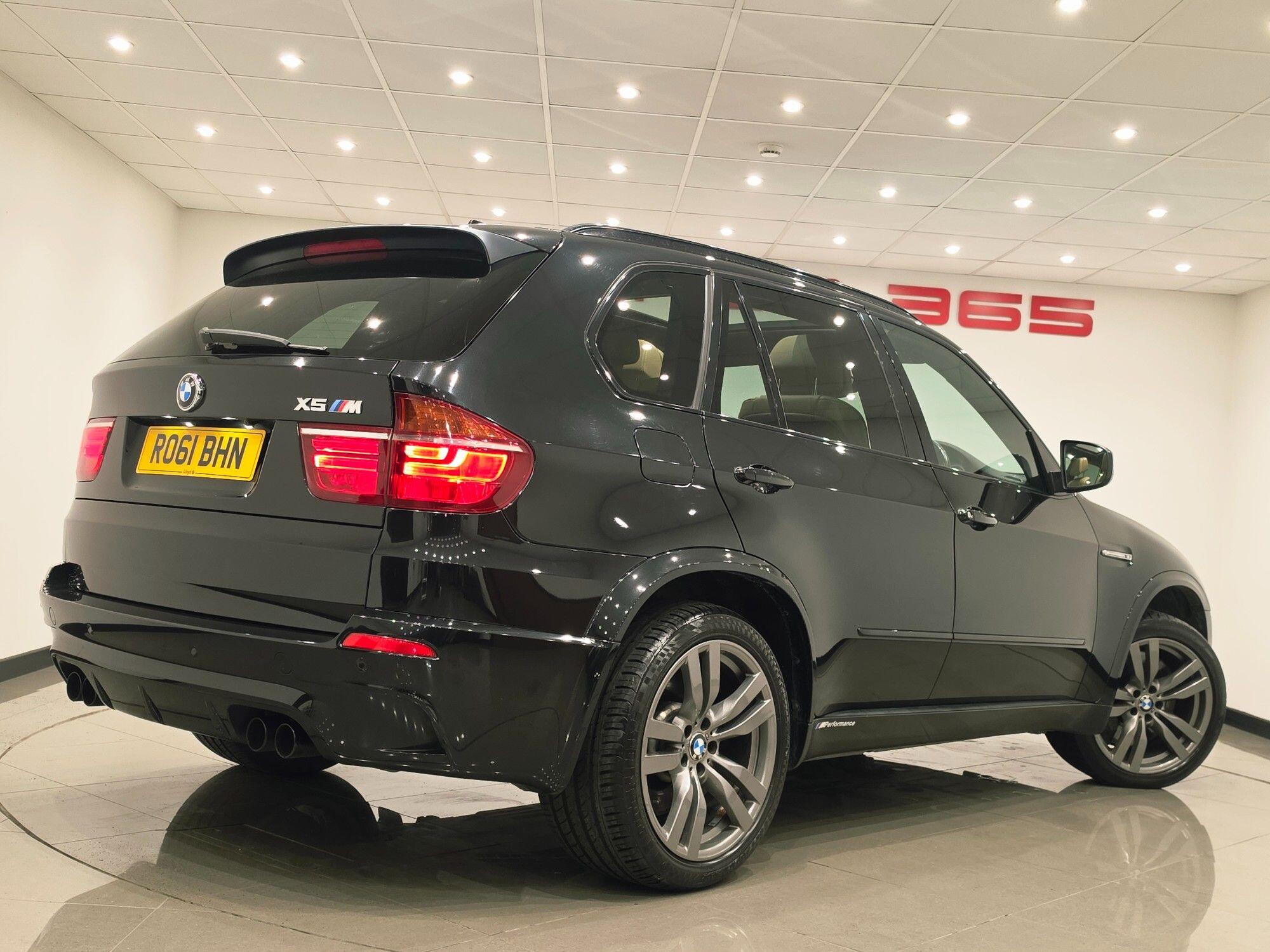 BMW X5 M view 6
