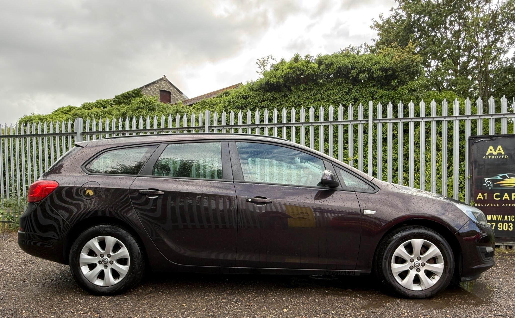 2014 Vauxhall Astra image 15