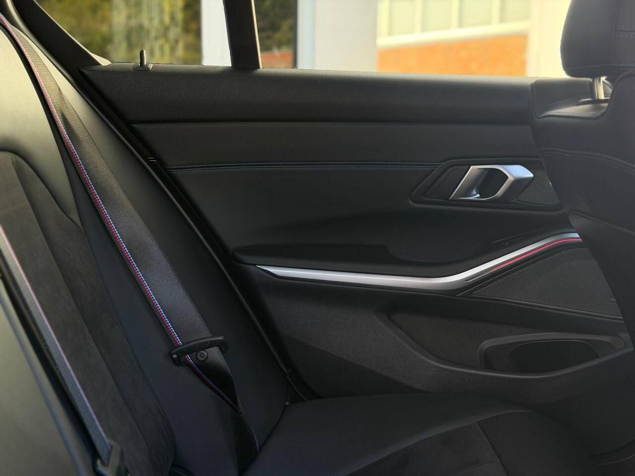 BMW 3 Series view 16