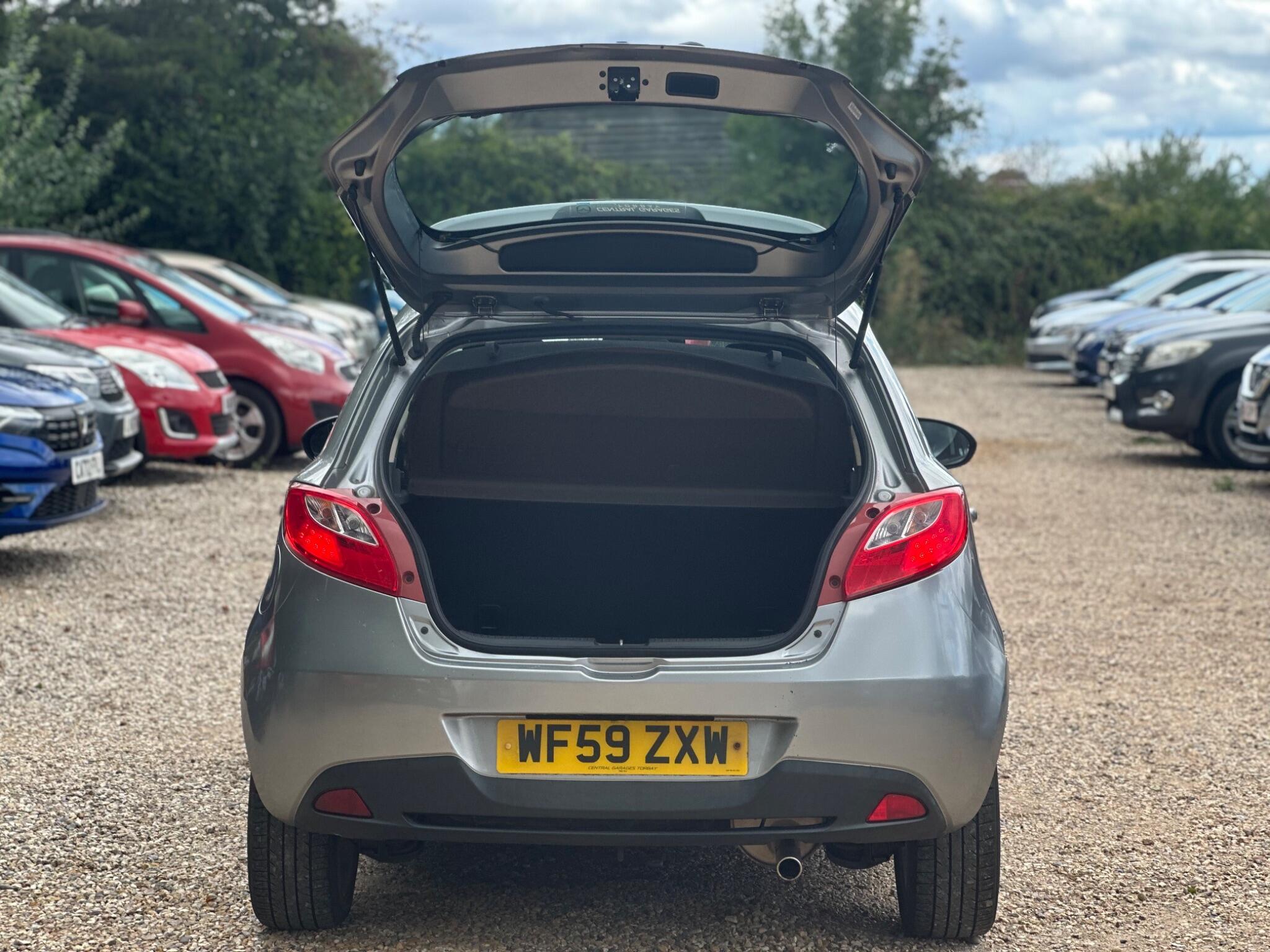 Mazda Mazda2 view 13