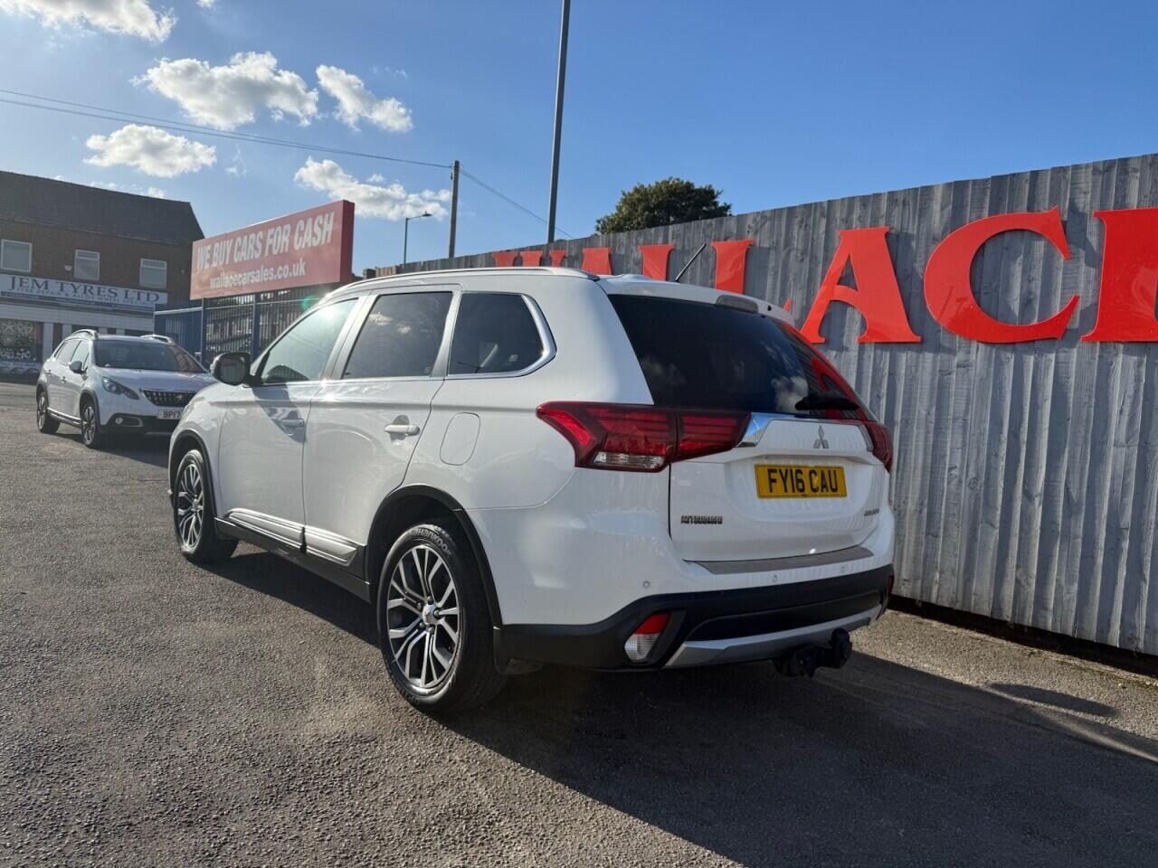 Mitsubishi Outlander view 32