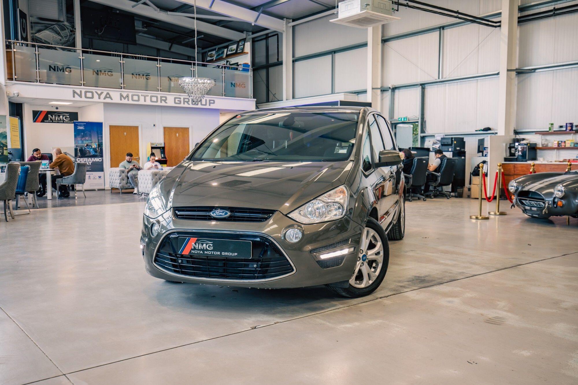 Ford S-Max view 4