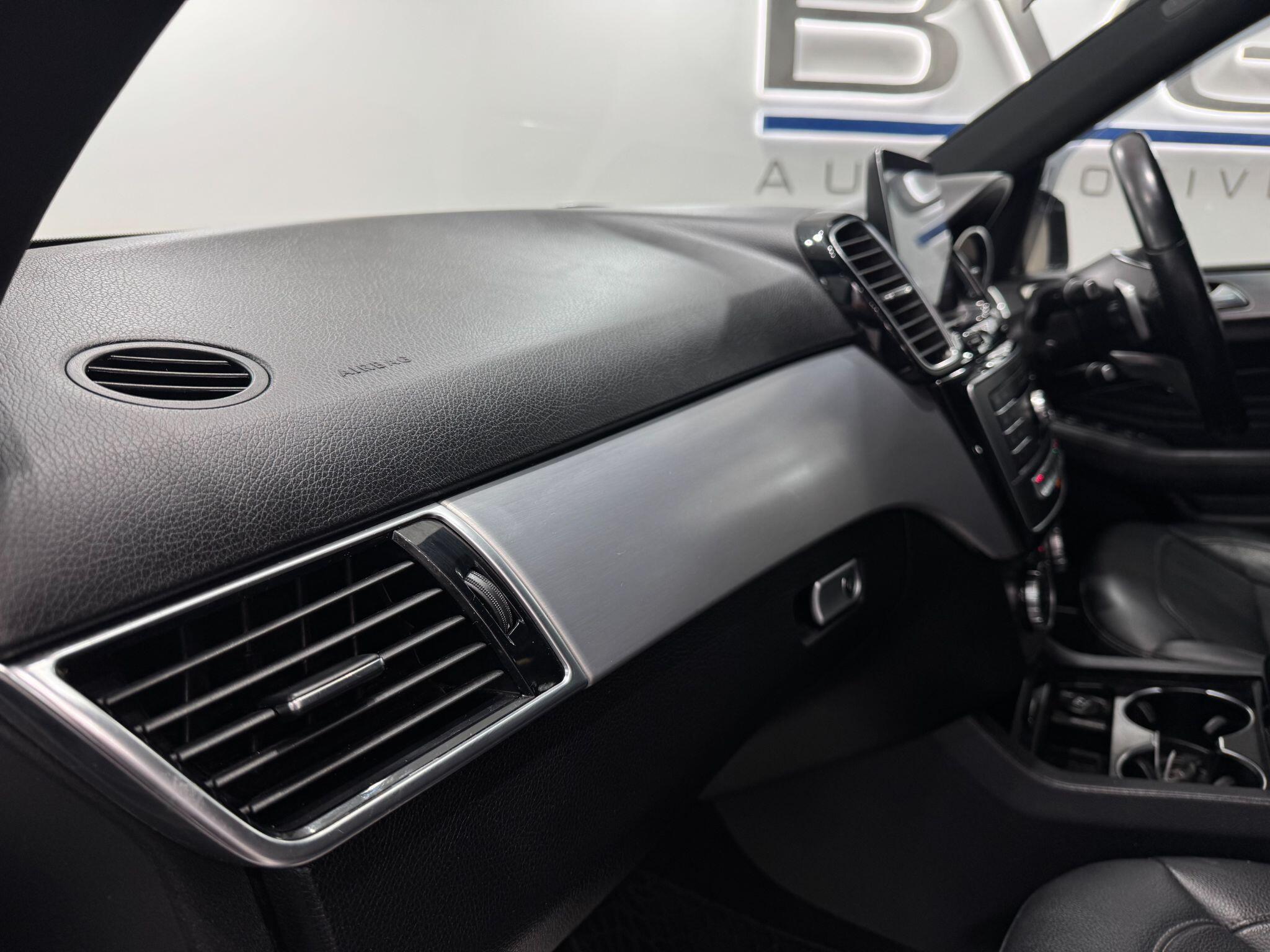 Mercedes-Benz Gle view 52