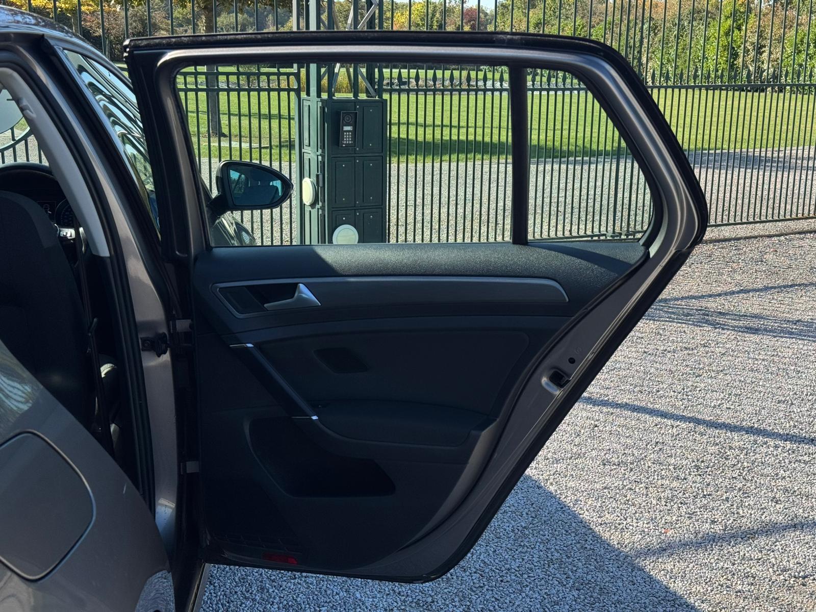 2013 Volkswagen Golf image 22
