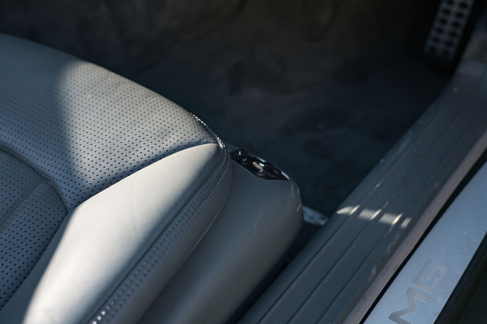 Mercedes-Benz SL view 40