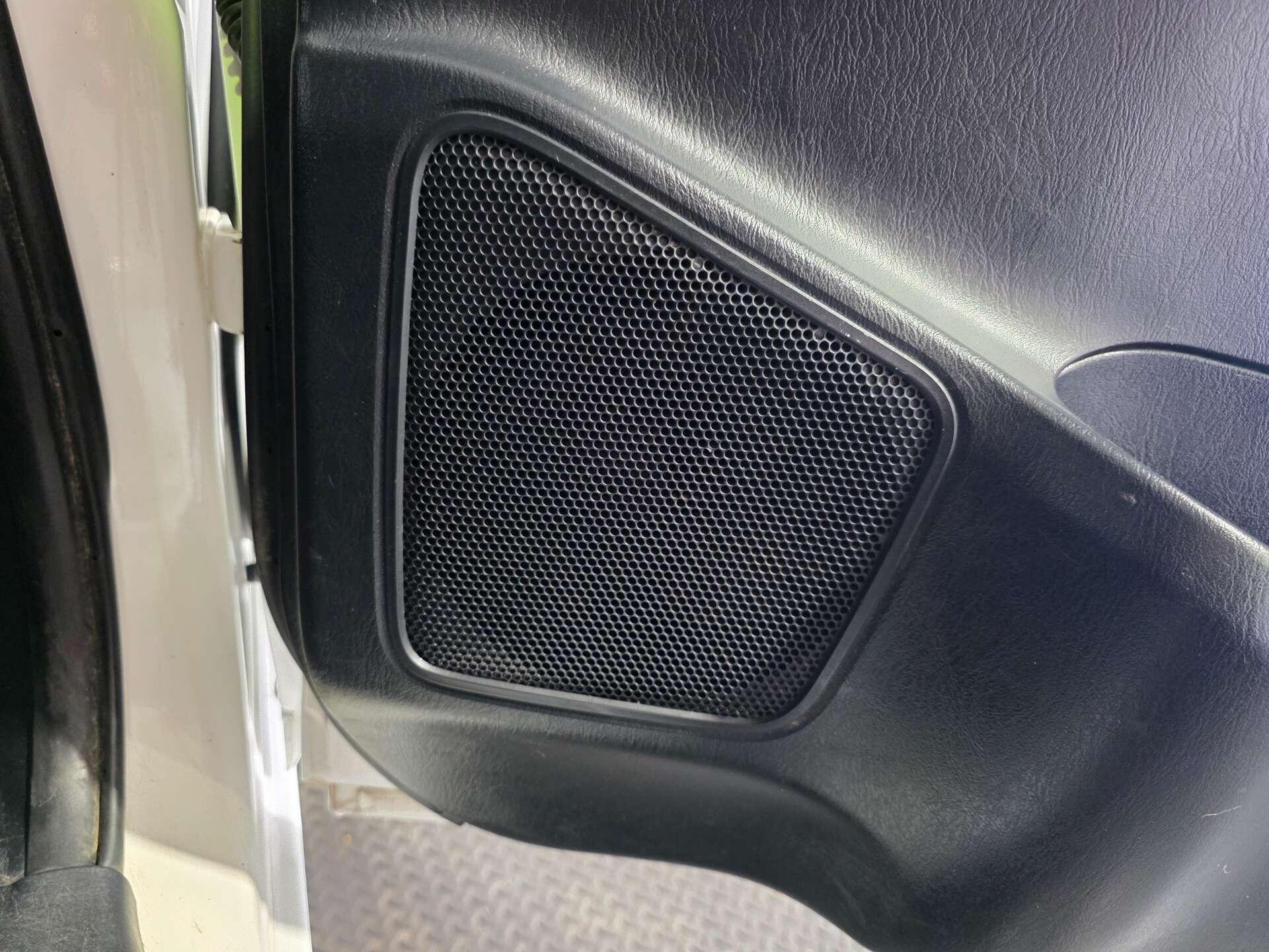 Toyota Hilux view 26