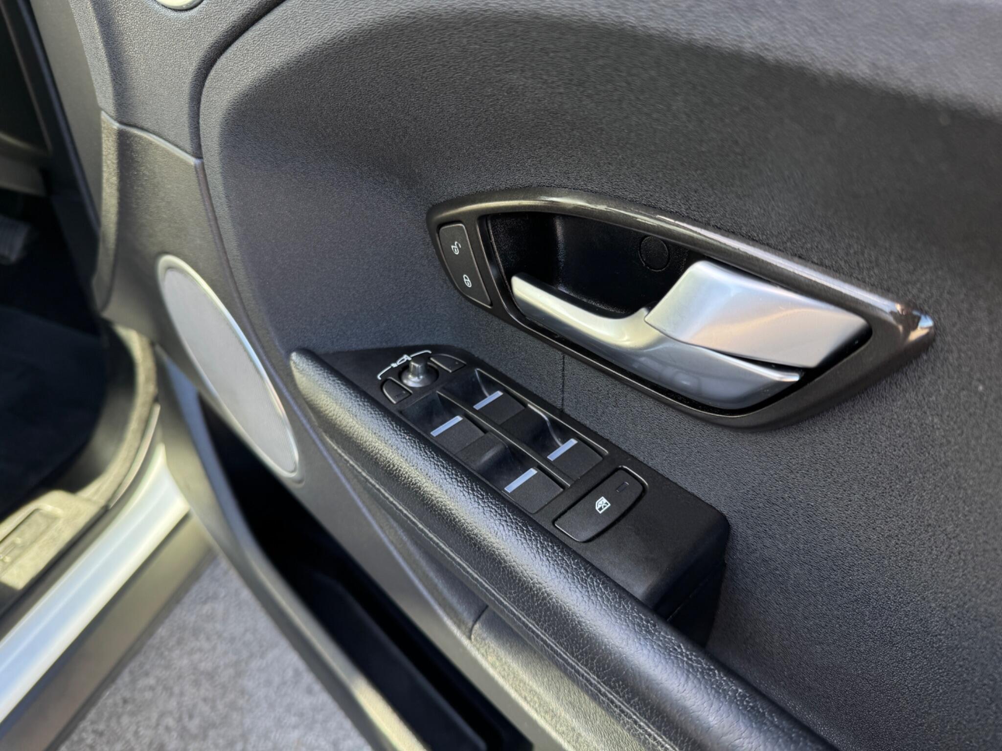 Land Rover Range Rover Evoque view 32