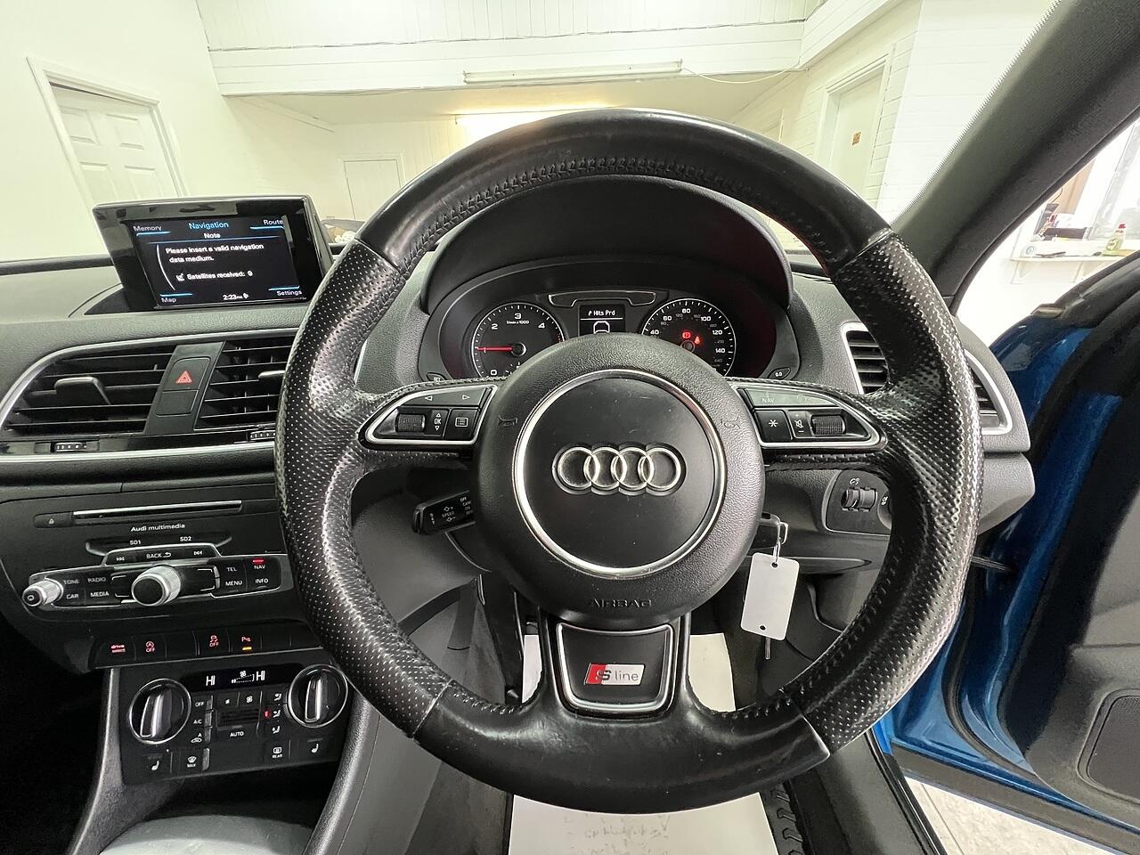 Audi Q3 view 9