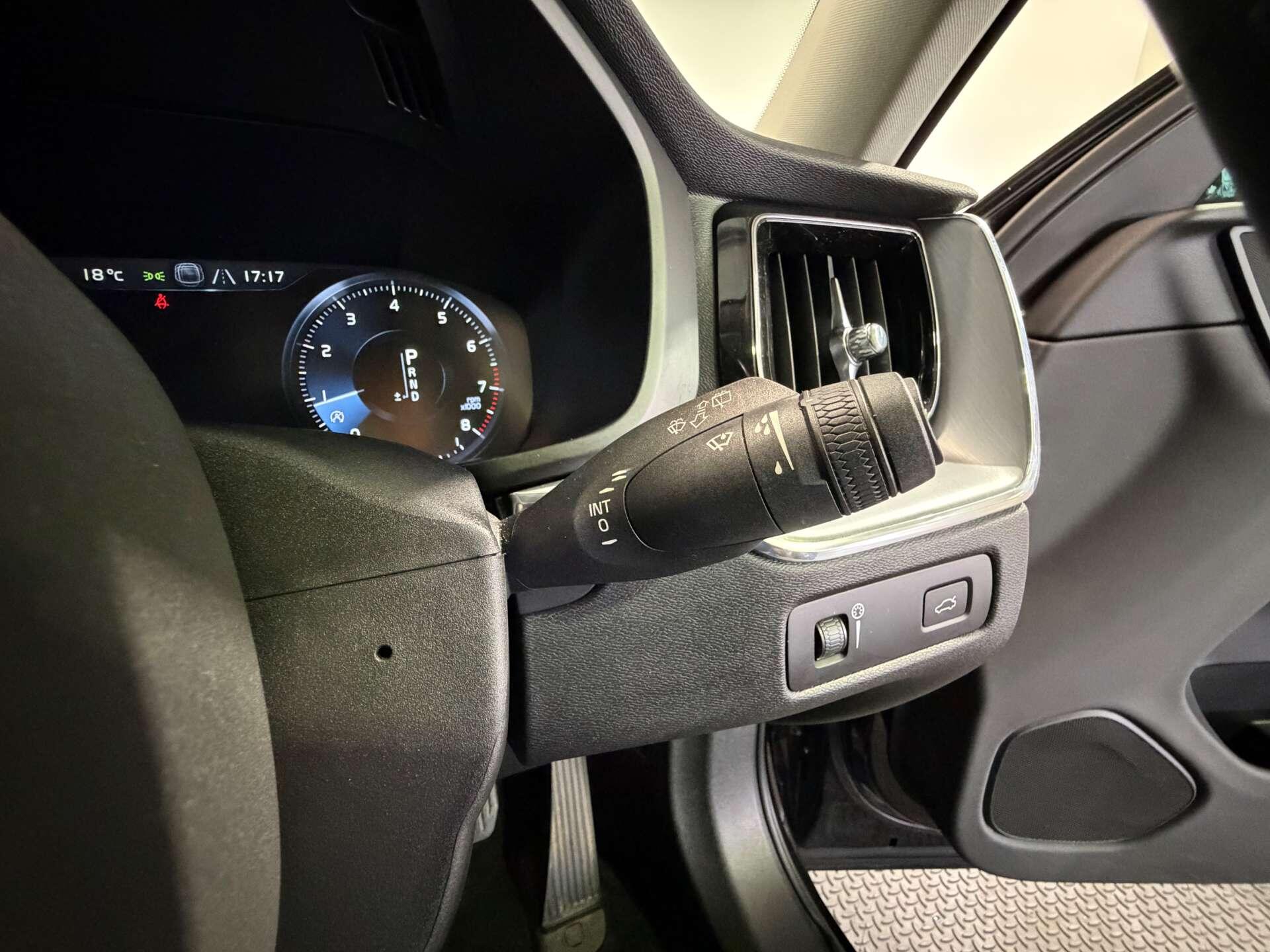 Volvo XC60 view 38