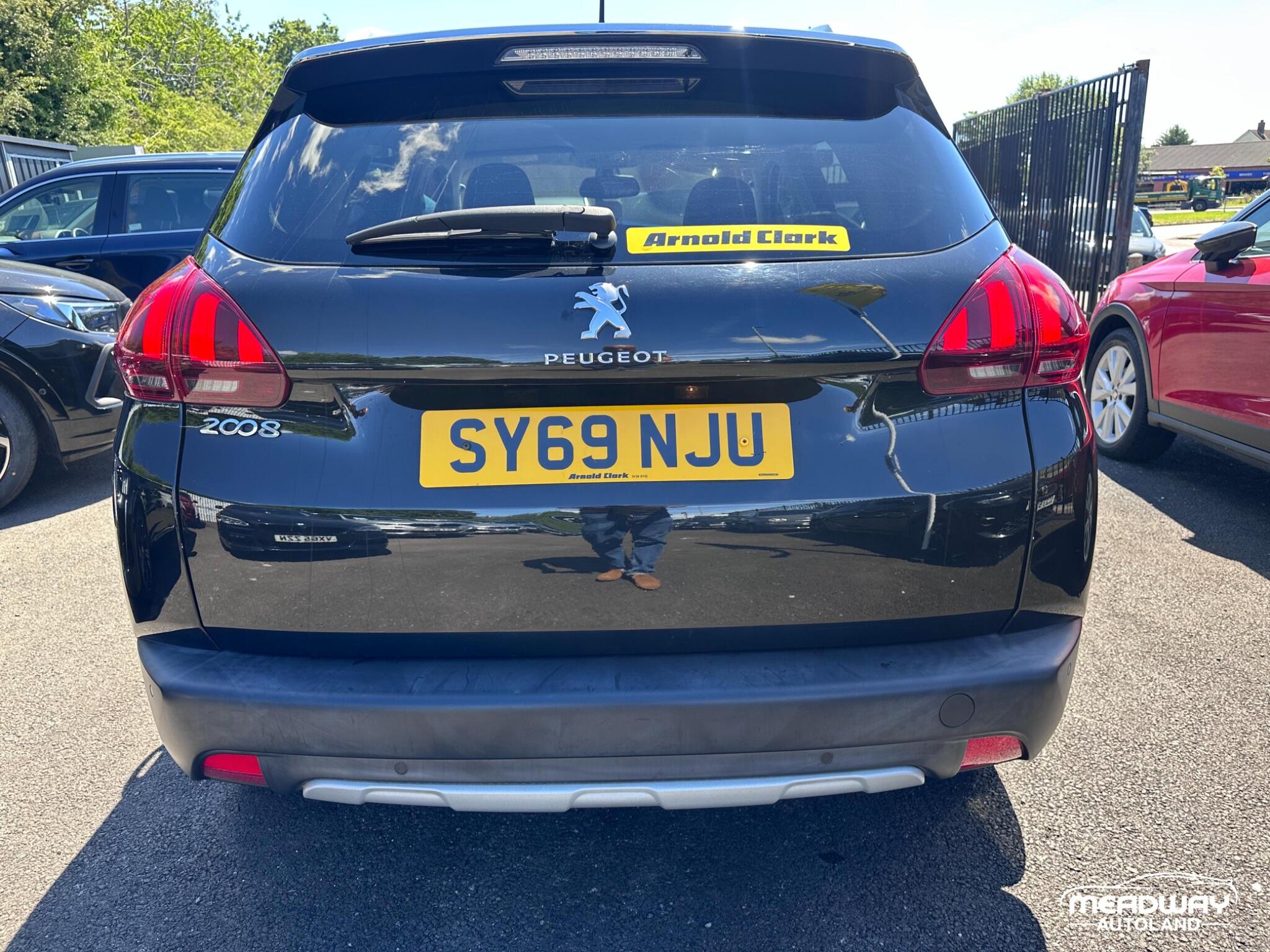 Peugeot 2008 view 13