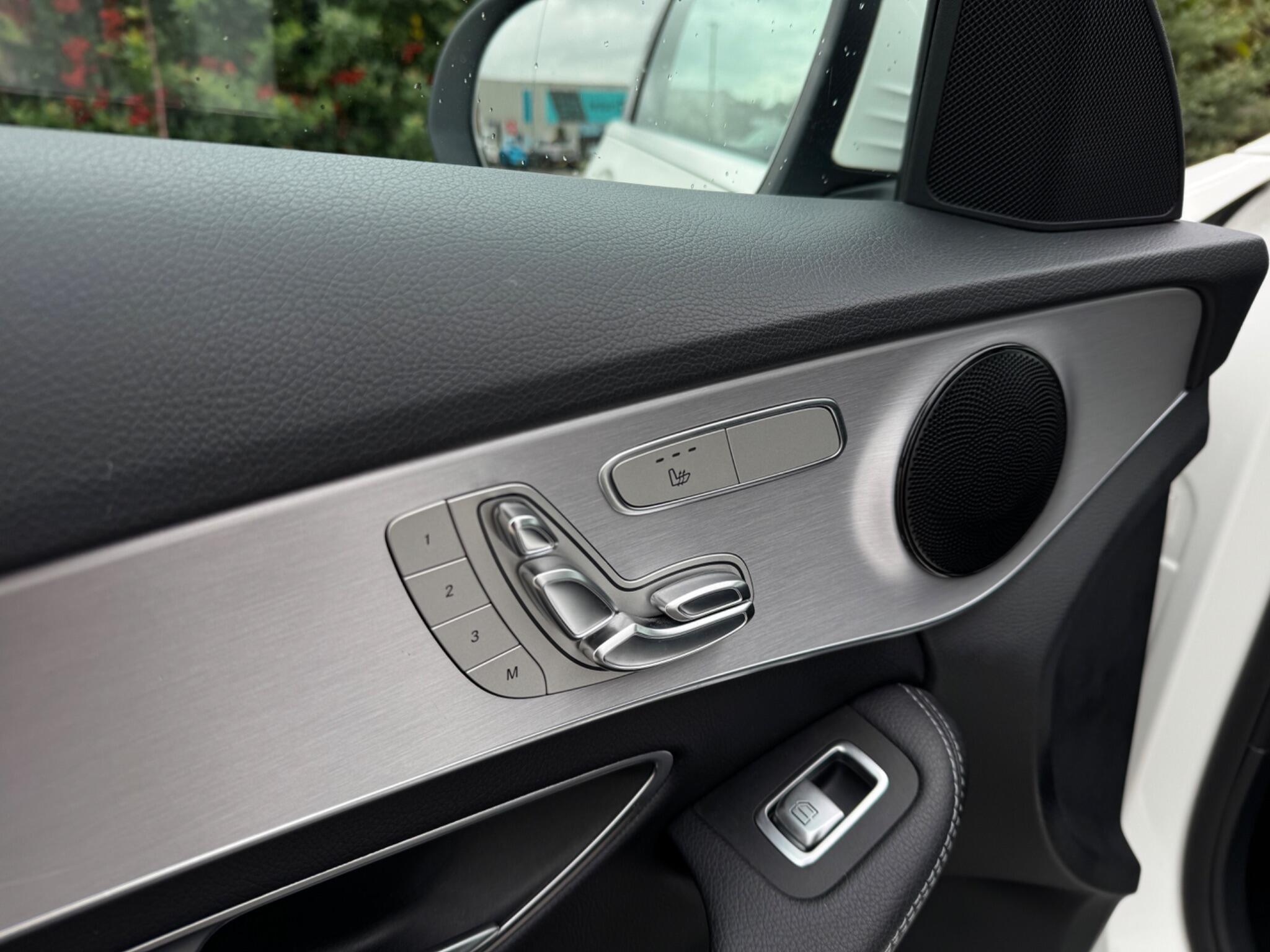 Mercedes-Benz C-Class view 54