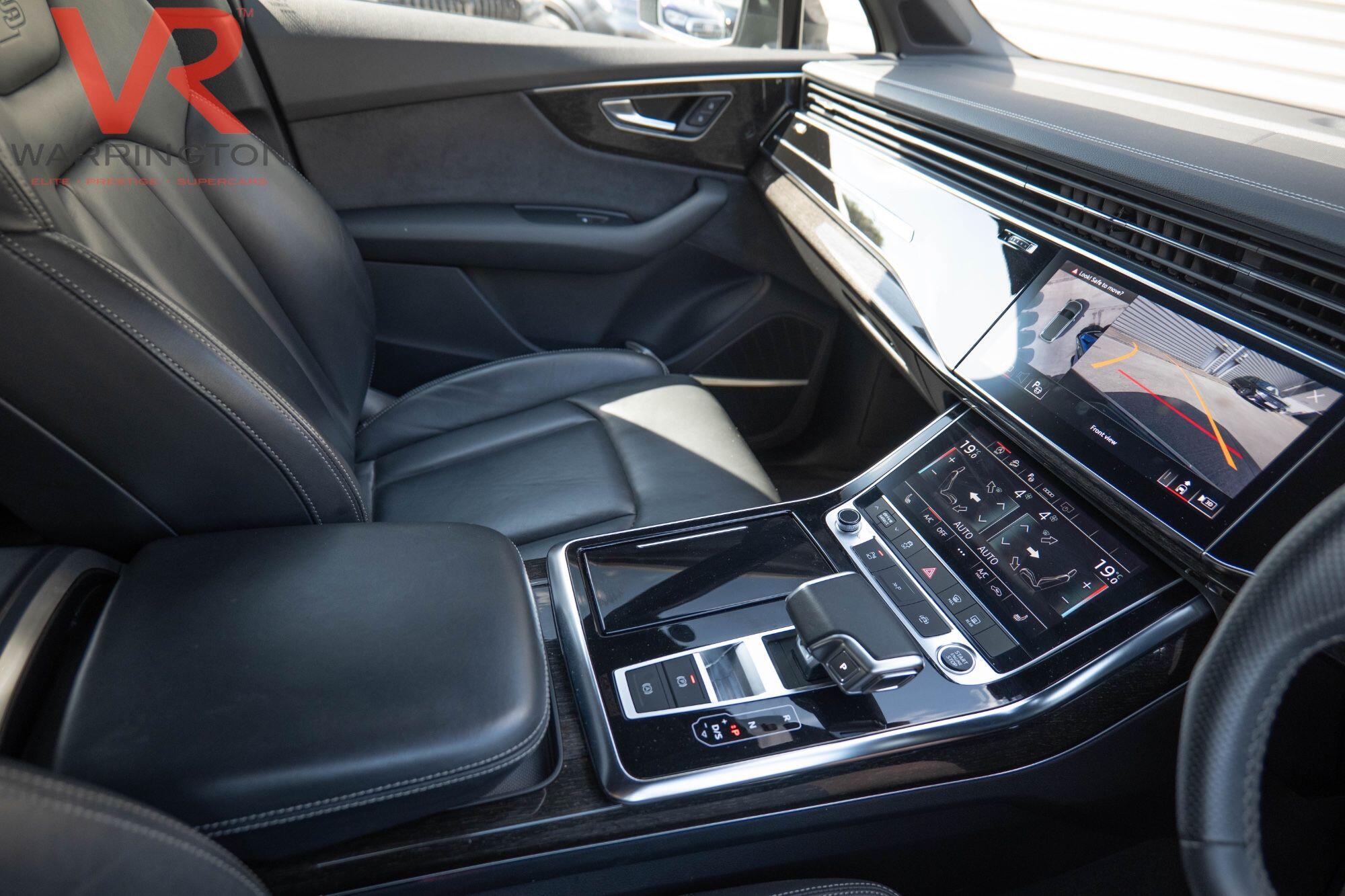 Audi Q7 view 28