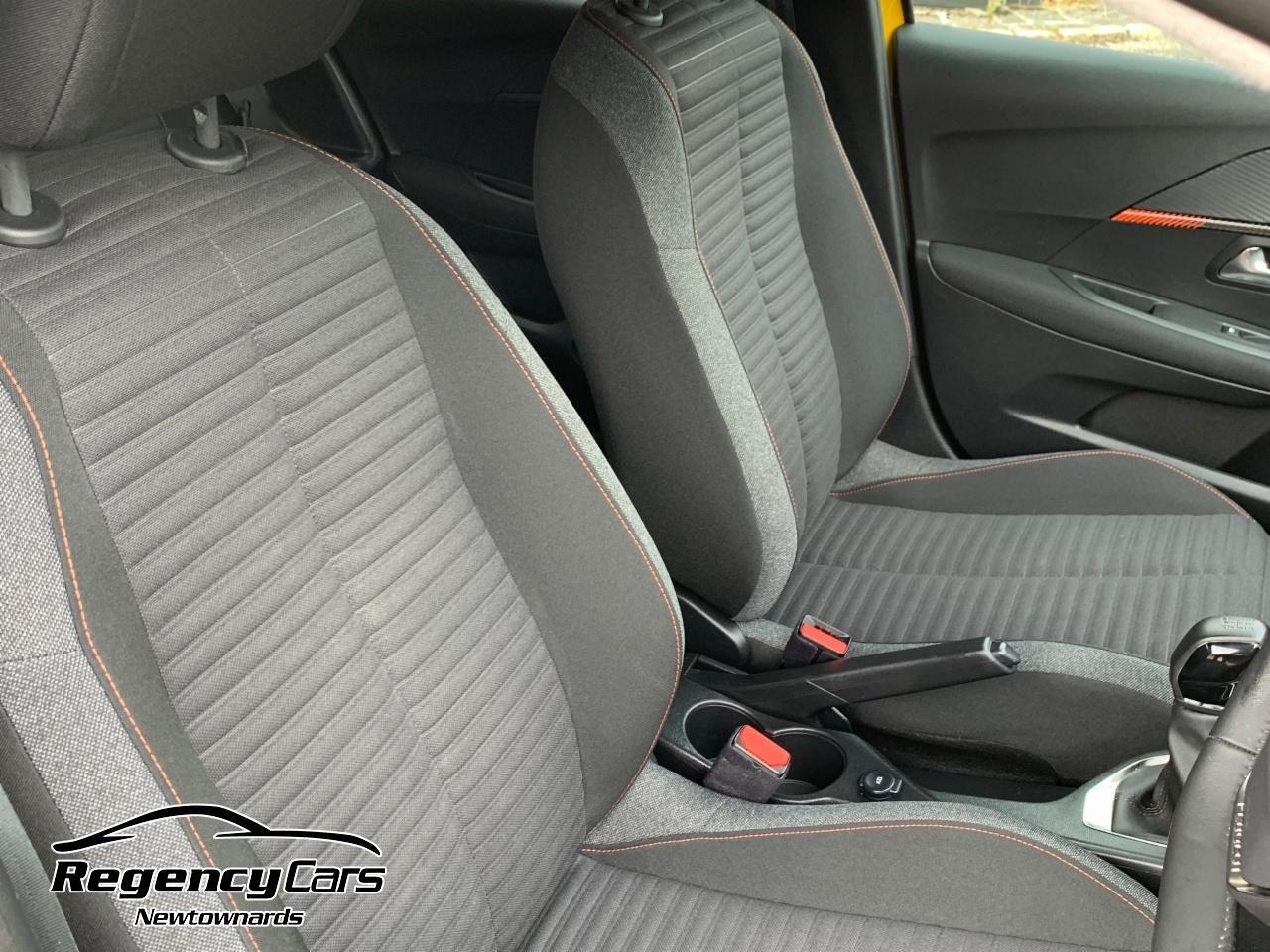 Peugeot 208 view 13