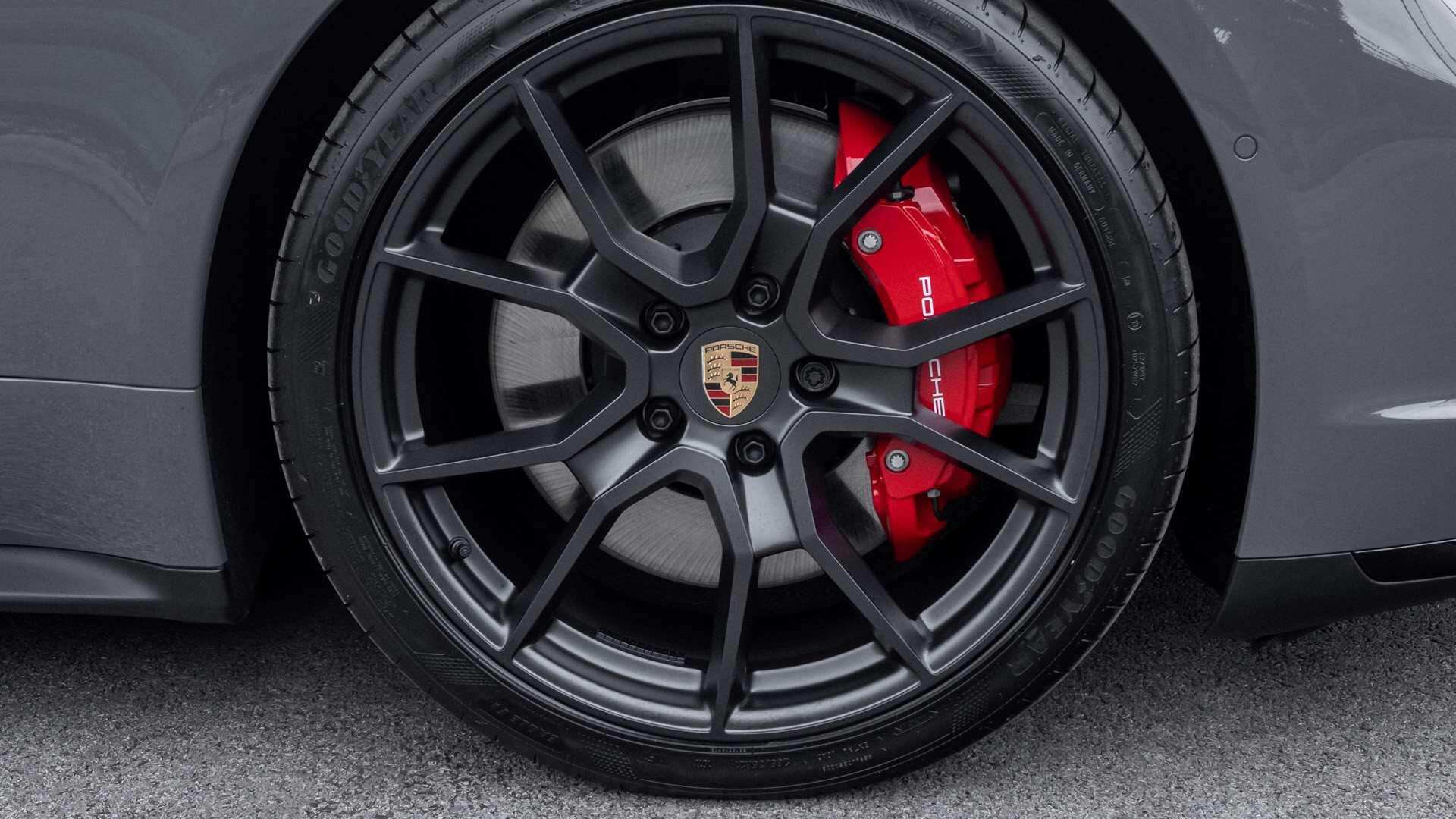 Porsche Taycan view 10