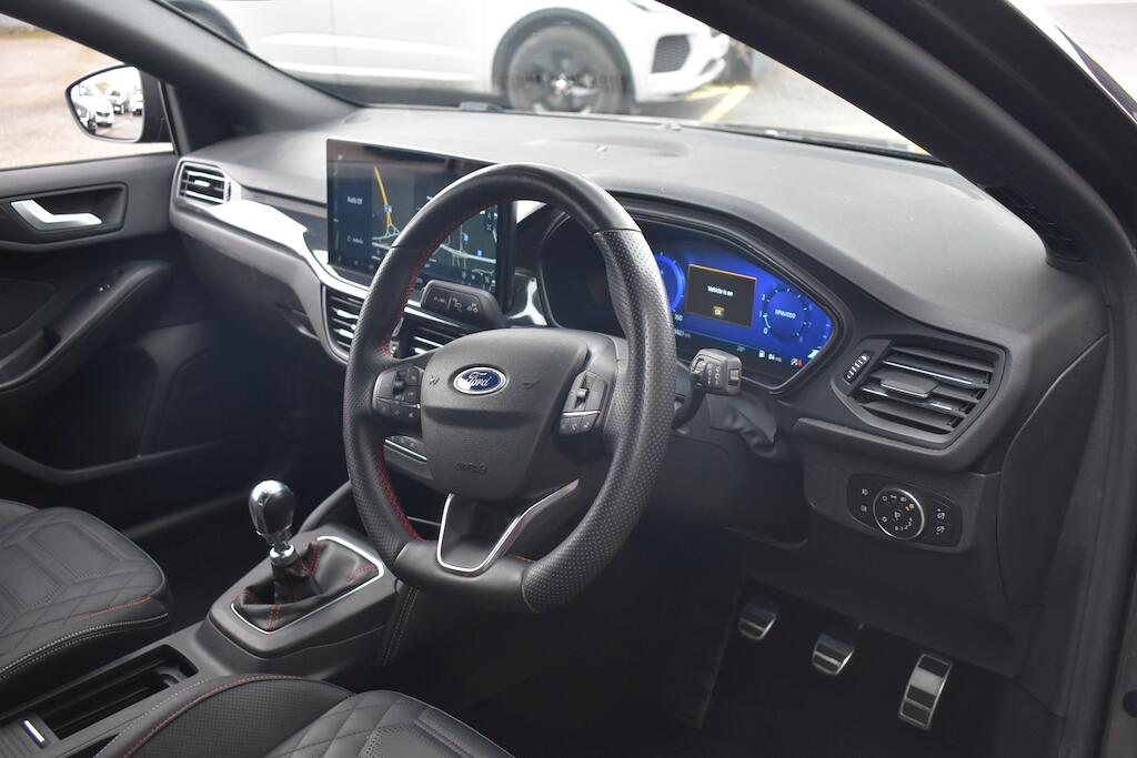 Ford Focus view 24