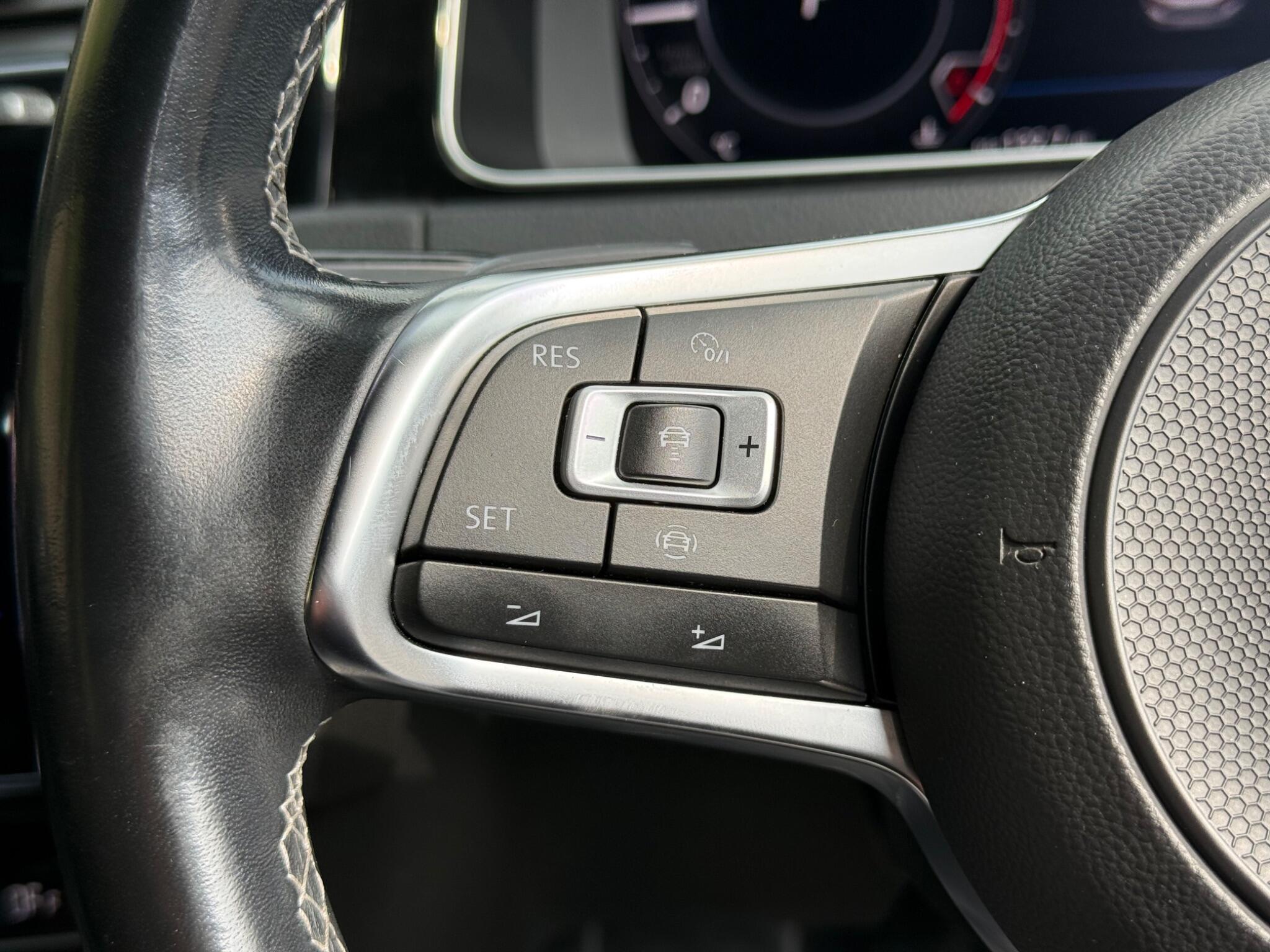 Volkswagen Golf view 17