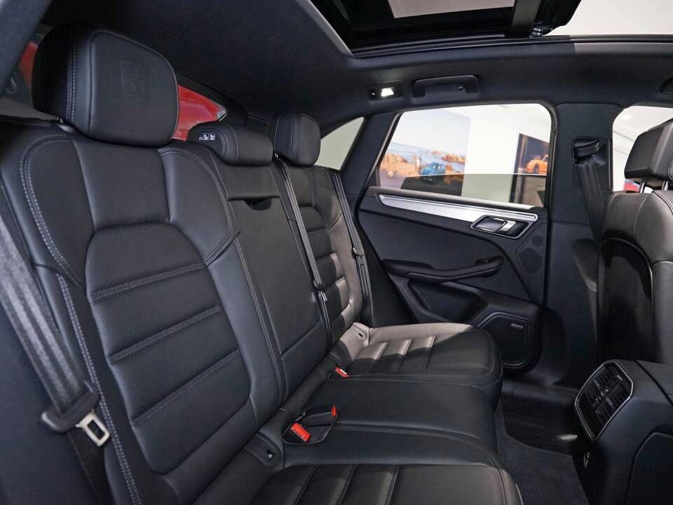 Porsche Macan view 17